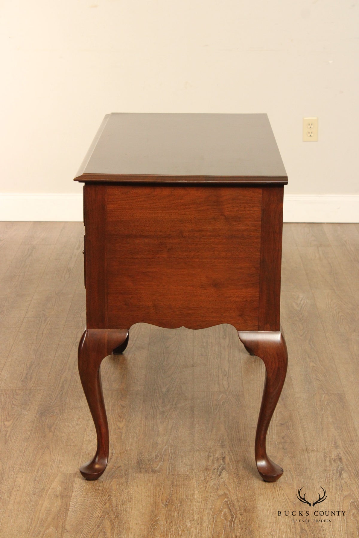 Alvin Rothenberger Bench Made Queen Anne Style Mahogany Lowboy