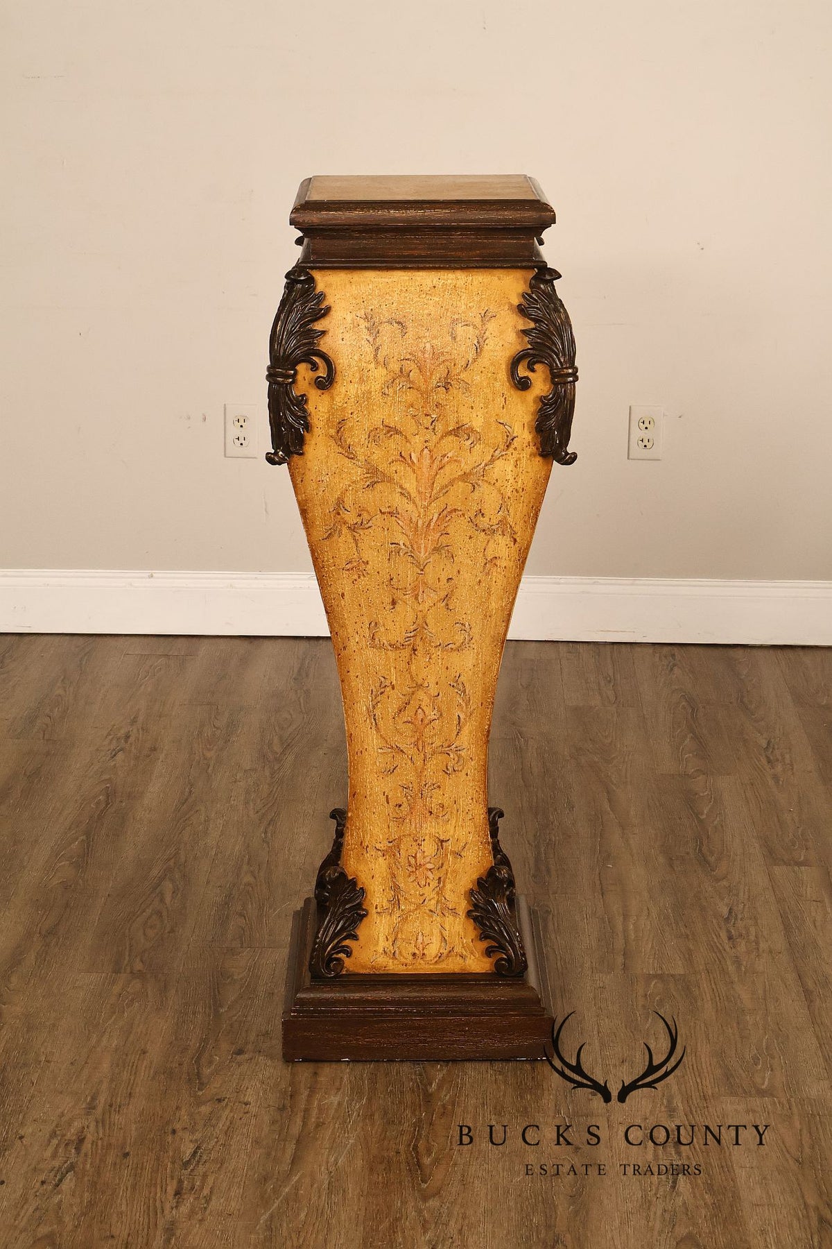 Neoclassical Style Pair Of Painted Pedestal Stands With Acanthus Leaf Decoration