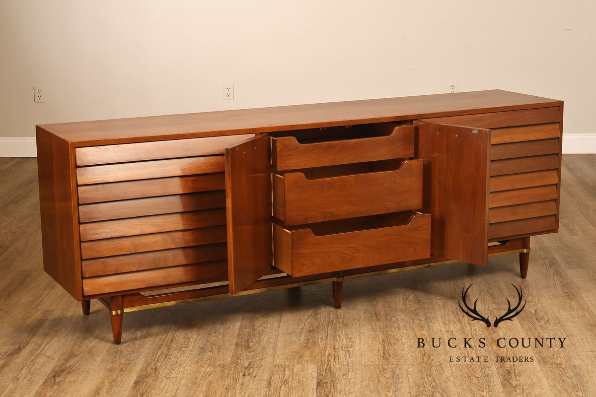 Merton Gershun For American Of Martinsville Mid Century Modern Walnut Lowboy Dresser