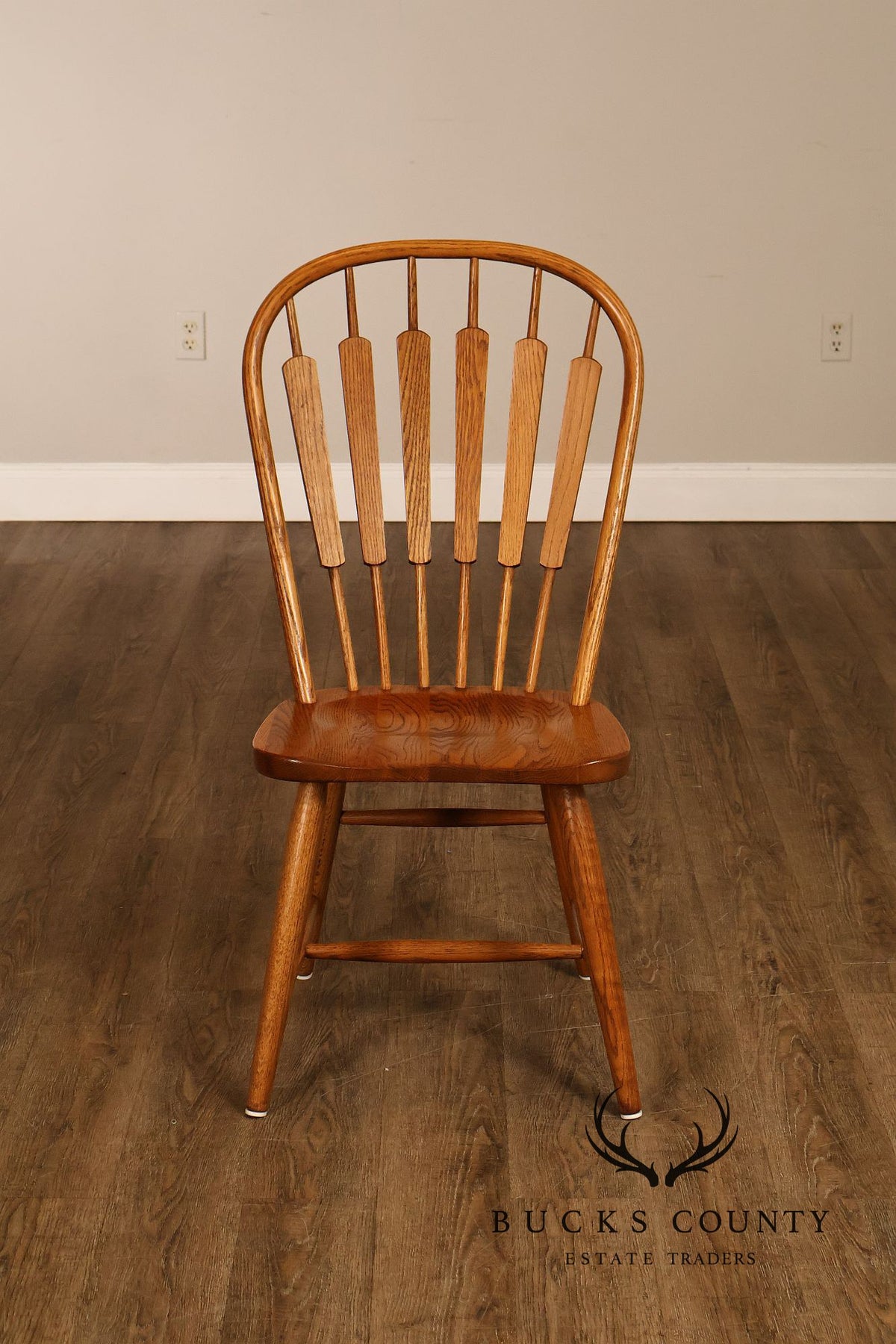 Richardson Brothers Colonial Windsor Style Set Of Seven Oak Dining Chairs