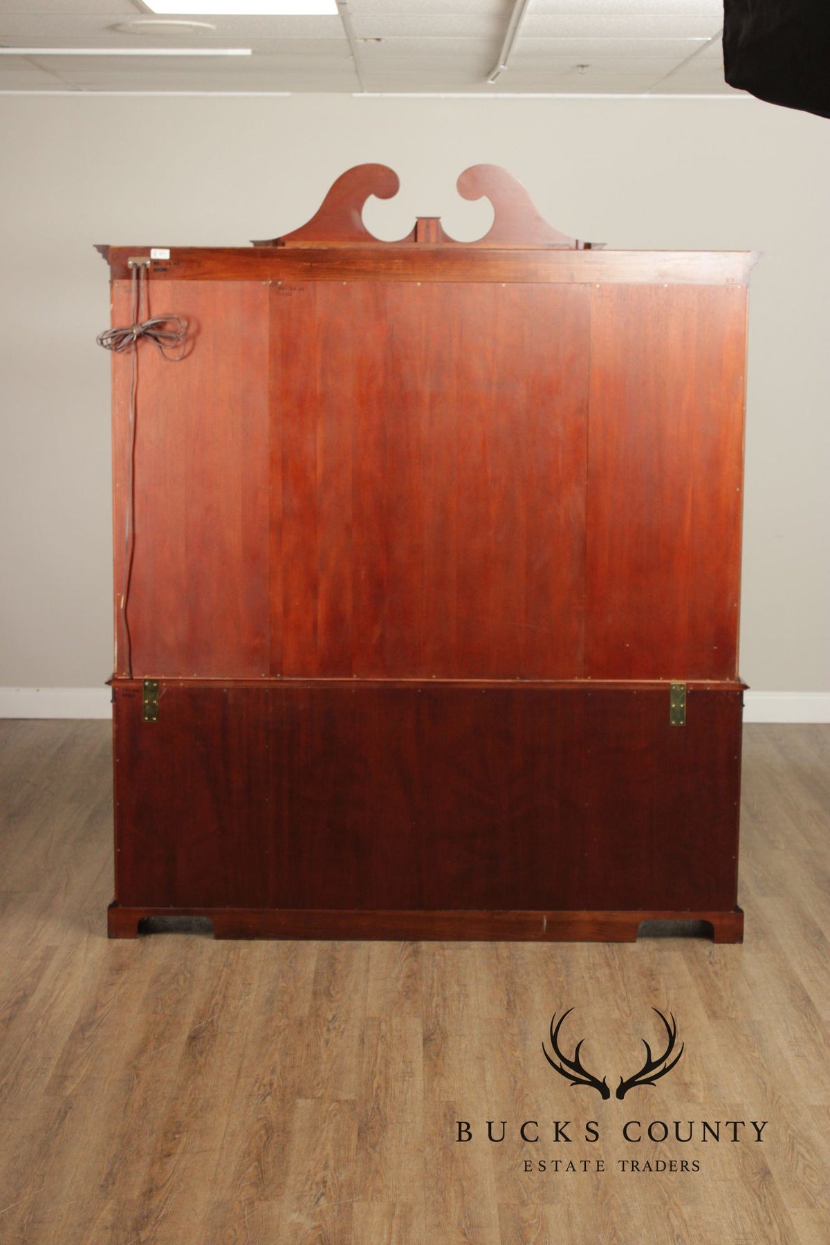 Kindel Georgian Style Mahogany China Cabinet