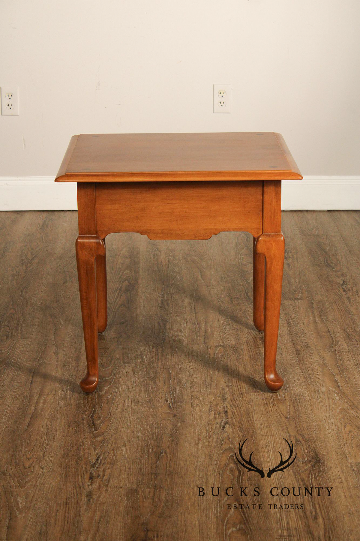 Ethan Allen Queen Anne Style Maple End Table