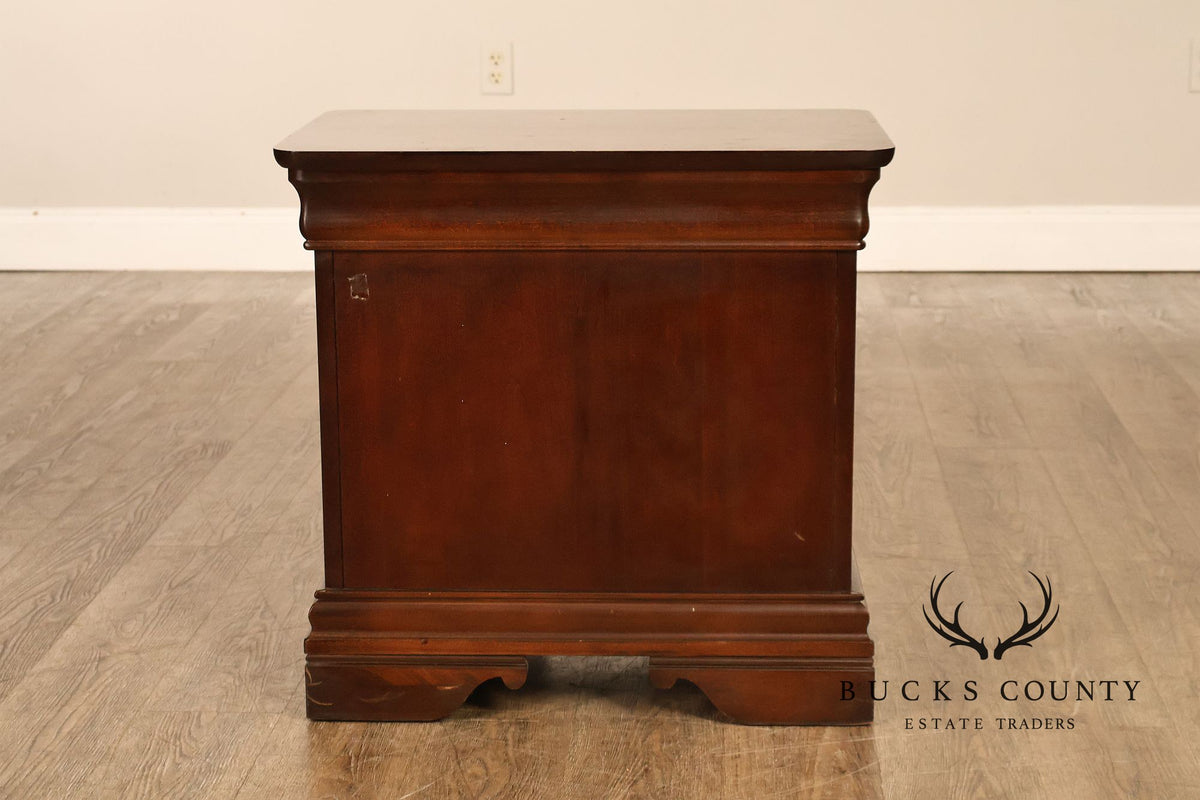 Broyhill Louis Philippe Style Pair Of Three-Drawer Nightstands