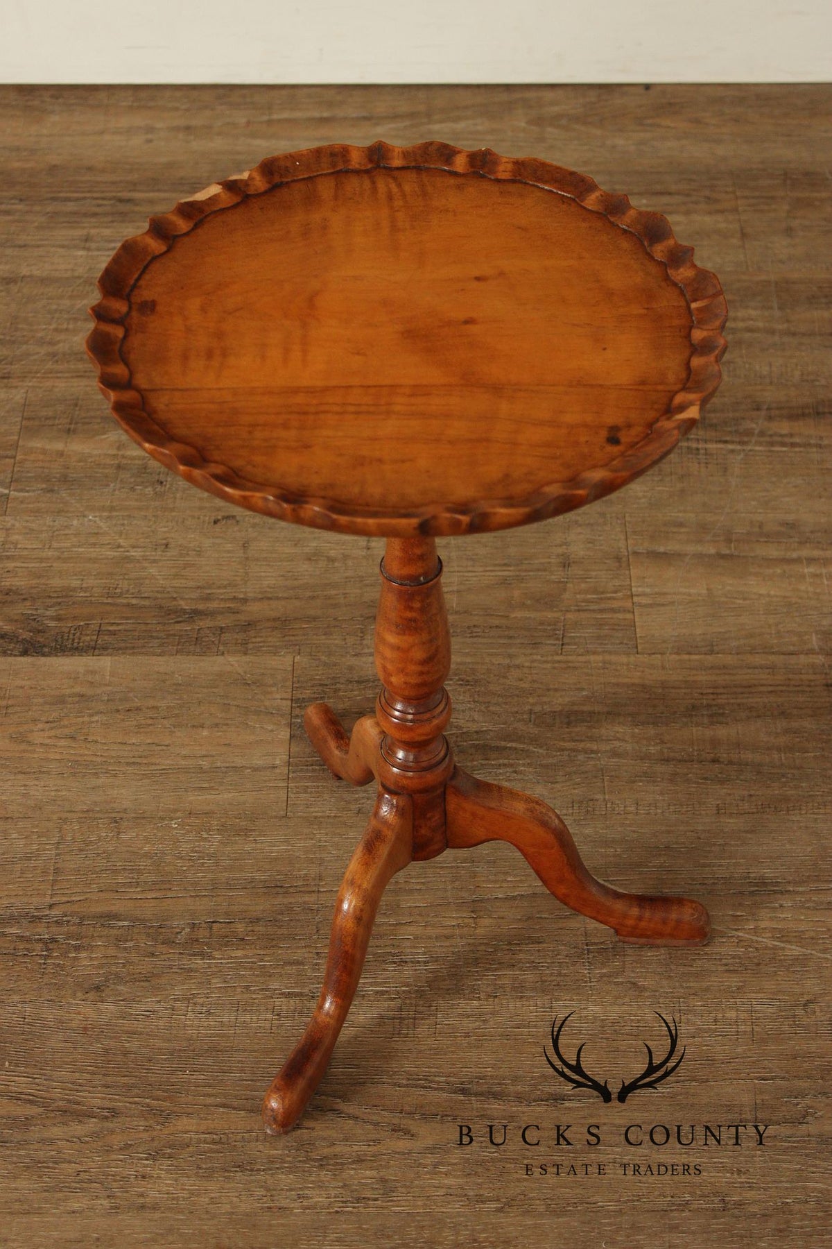 Queen Anne Style Tiger Maple Pie Crust Tilt Top Side Table