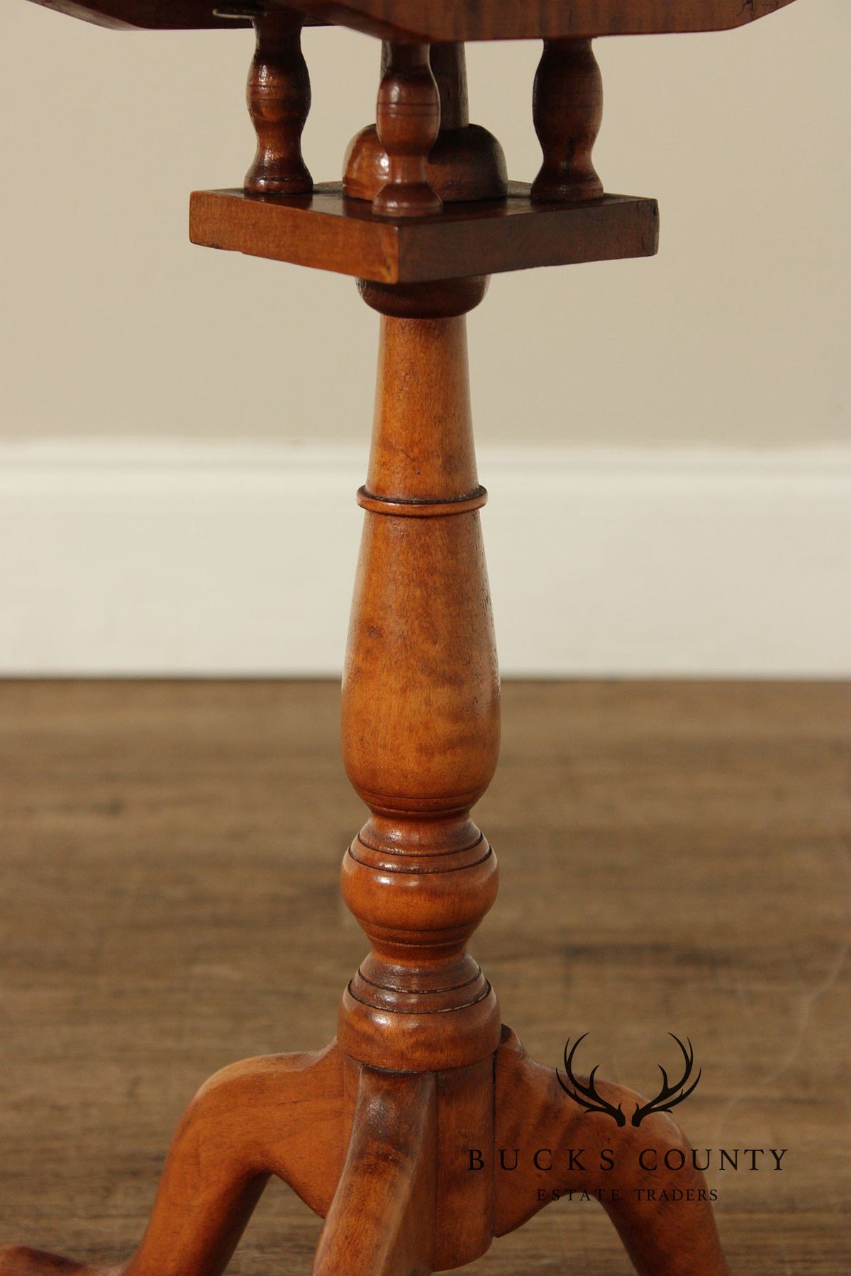 Queen Anne Style Tiger Maple Pie Crust Tilt Top Side Table