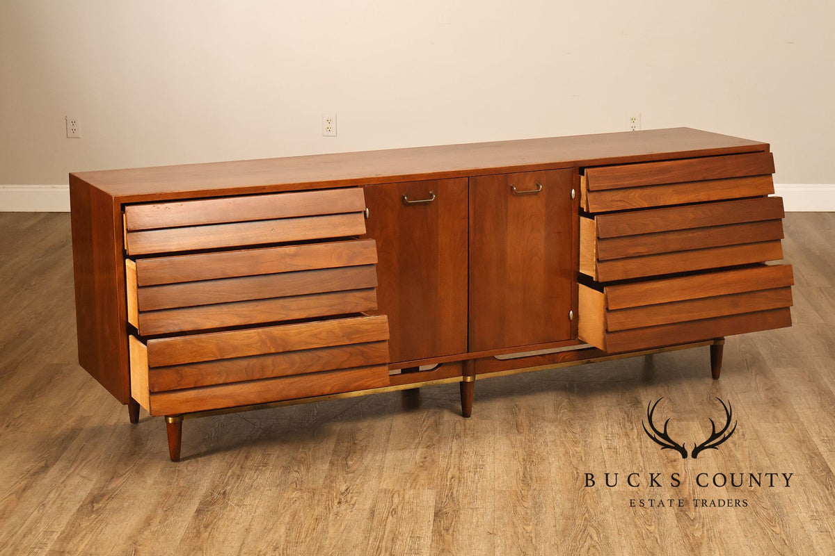 Merton Gershun For American Of Martinsville Mid Century Modern Walnut Lowboy Dresser