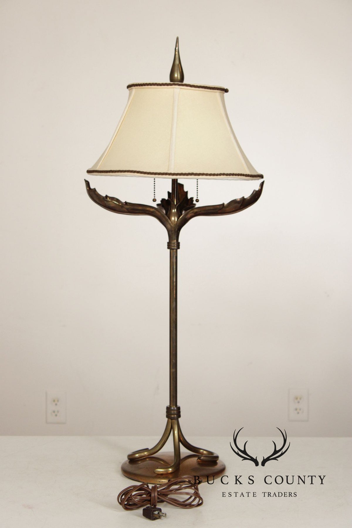 Vintage Chapman Brass Acanthus Leaf Table Lamp