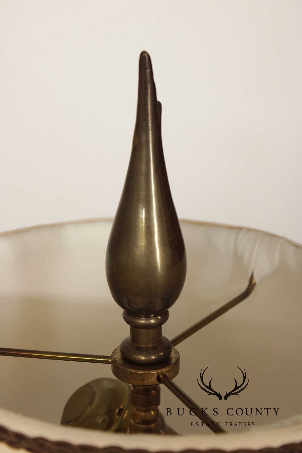 Vintage Chapman Brass Acanthus Leaf Table Lamp