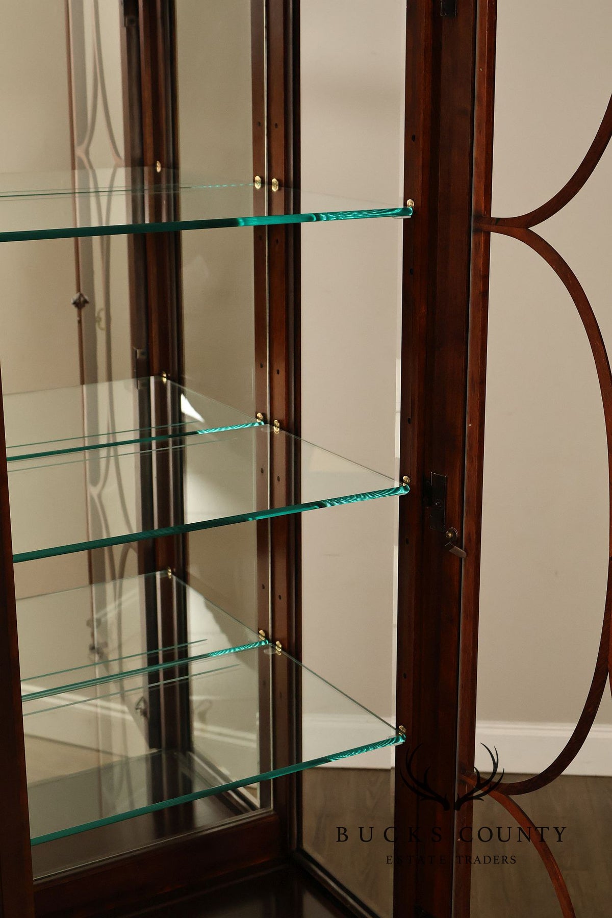 Thomasville Chippendale Style Mahogany Breakfront China Cabinet