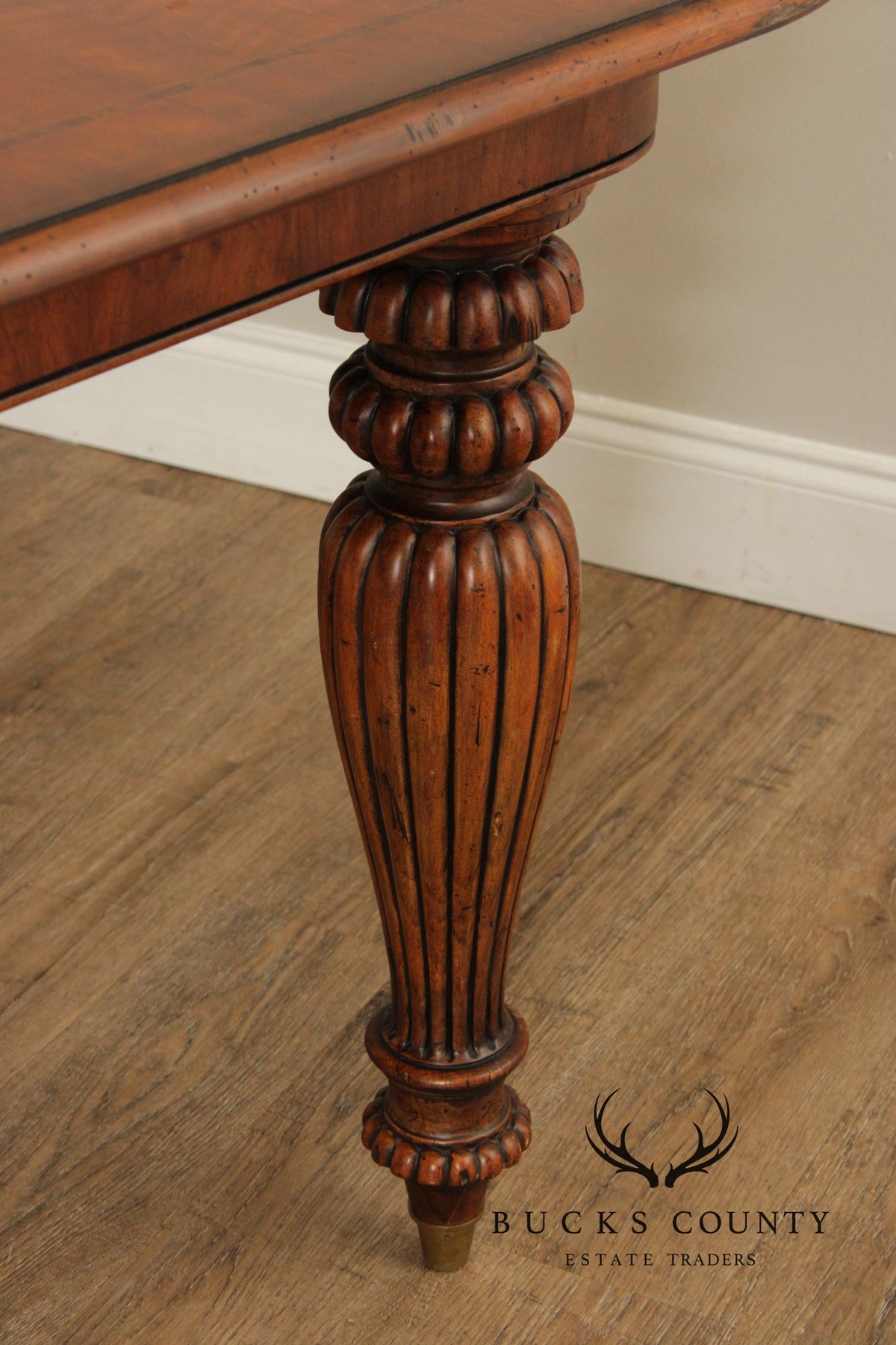 Henredon Somerton Banded Mahogany Rectangular Dining Table With Fluted Legs