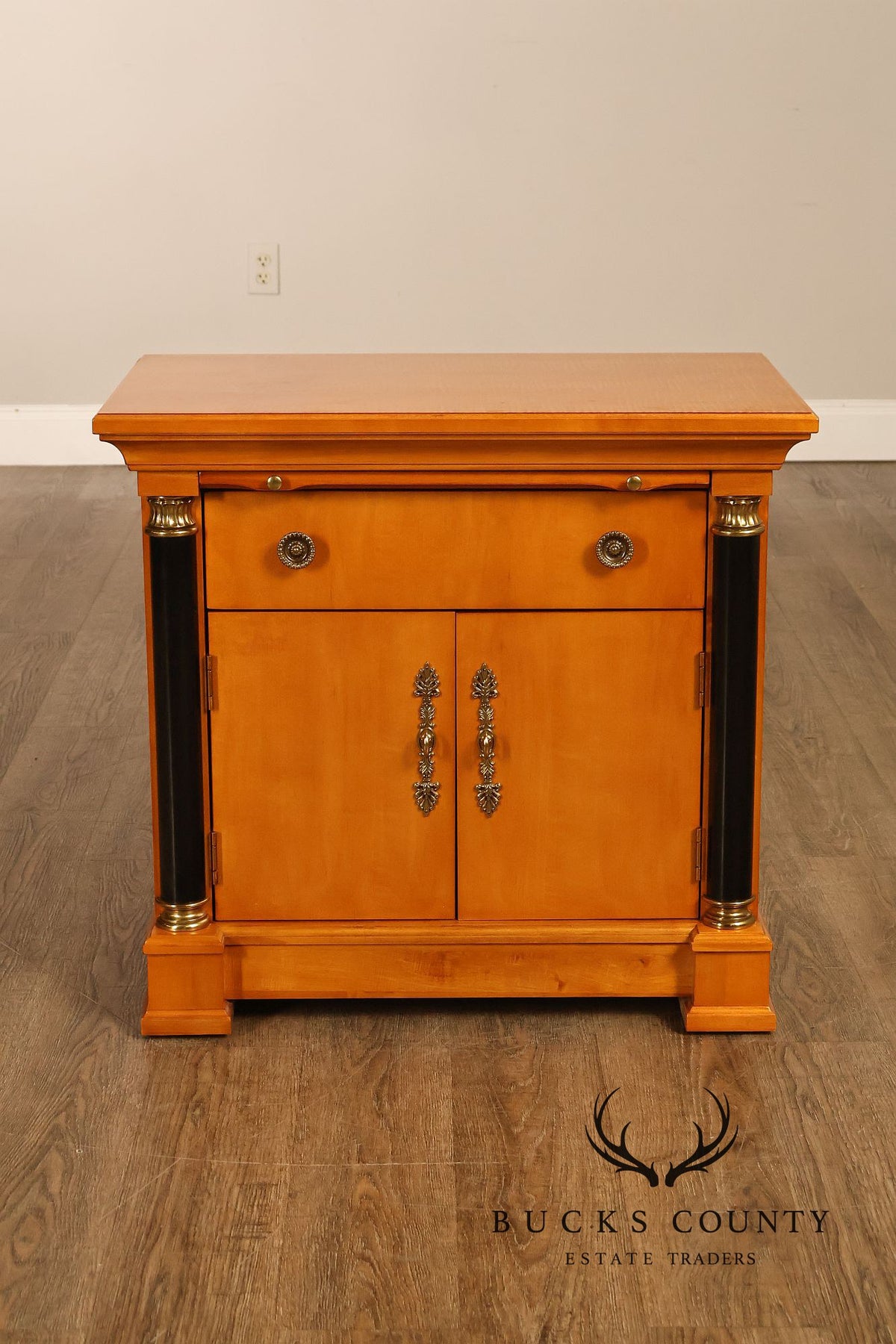 Thomasville Pair Of Grand Classics Biedermeier Style Maple Nightstands