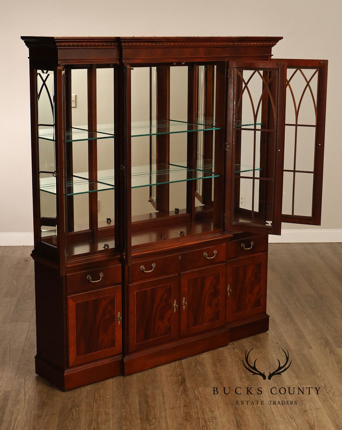 Ethan Allen 18th Century Collection Mahogany Inlaid Lighted China Cabinet
