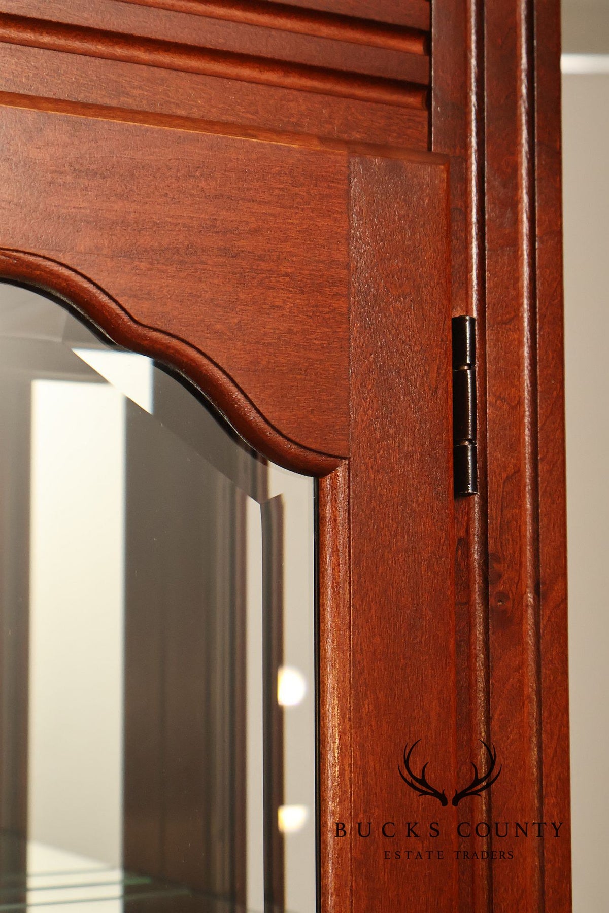 Pulaski Furniture Curio Display Cabinet