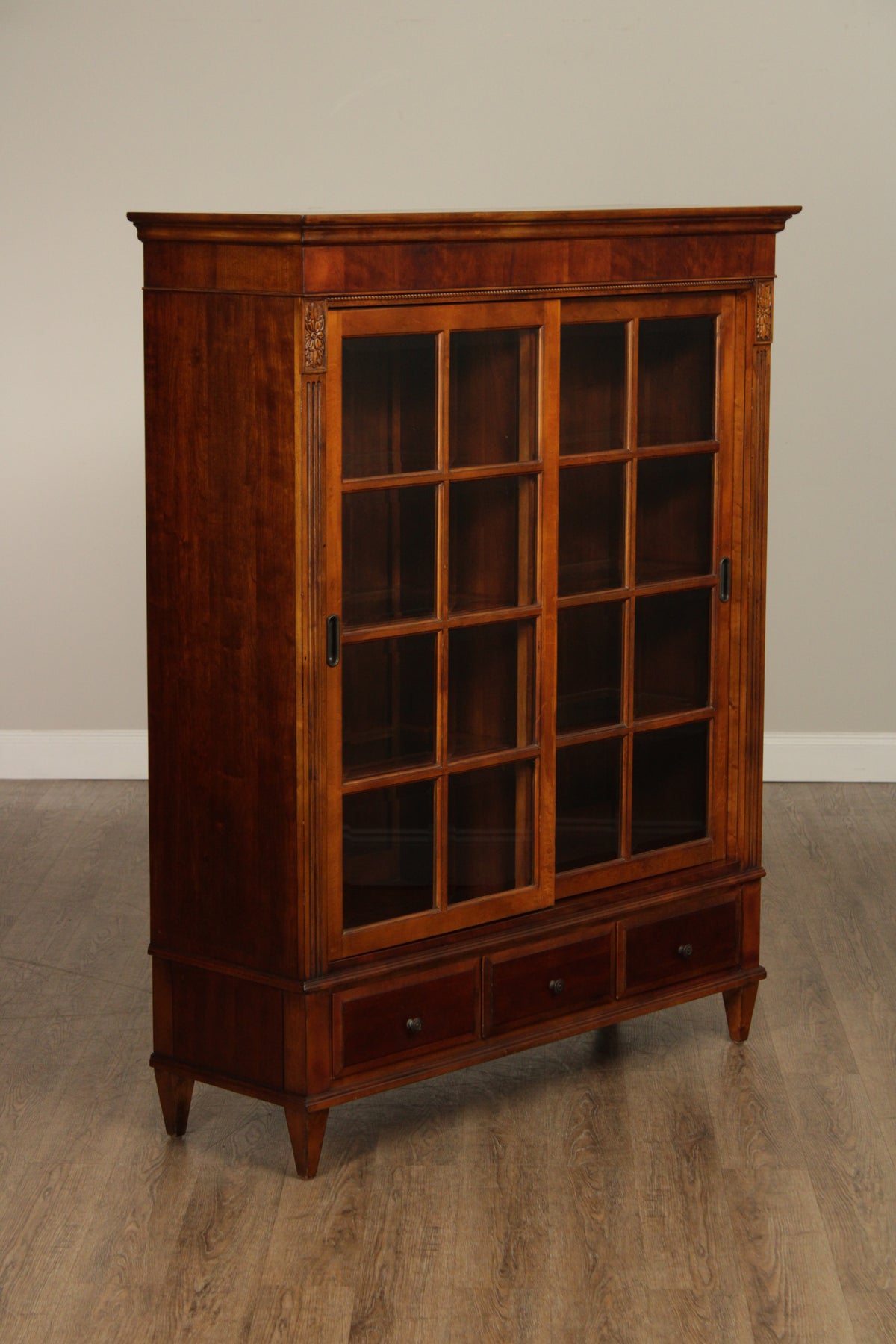 Ethan Allen Traditional Style Lighted Sliding Door Bookcase Display Cabinet