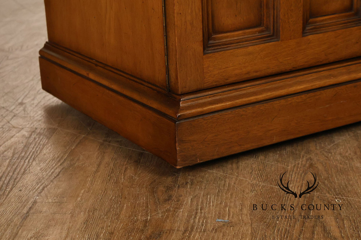 Henredon Mid Century Modern Walnut Sideboard