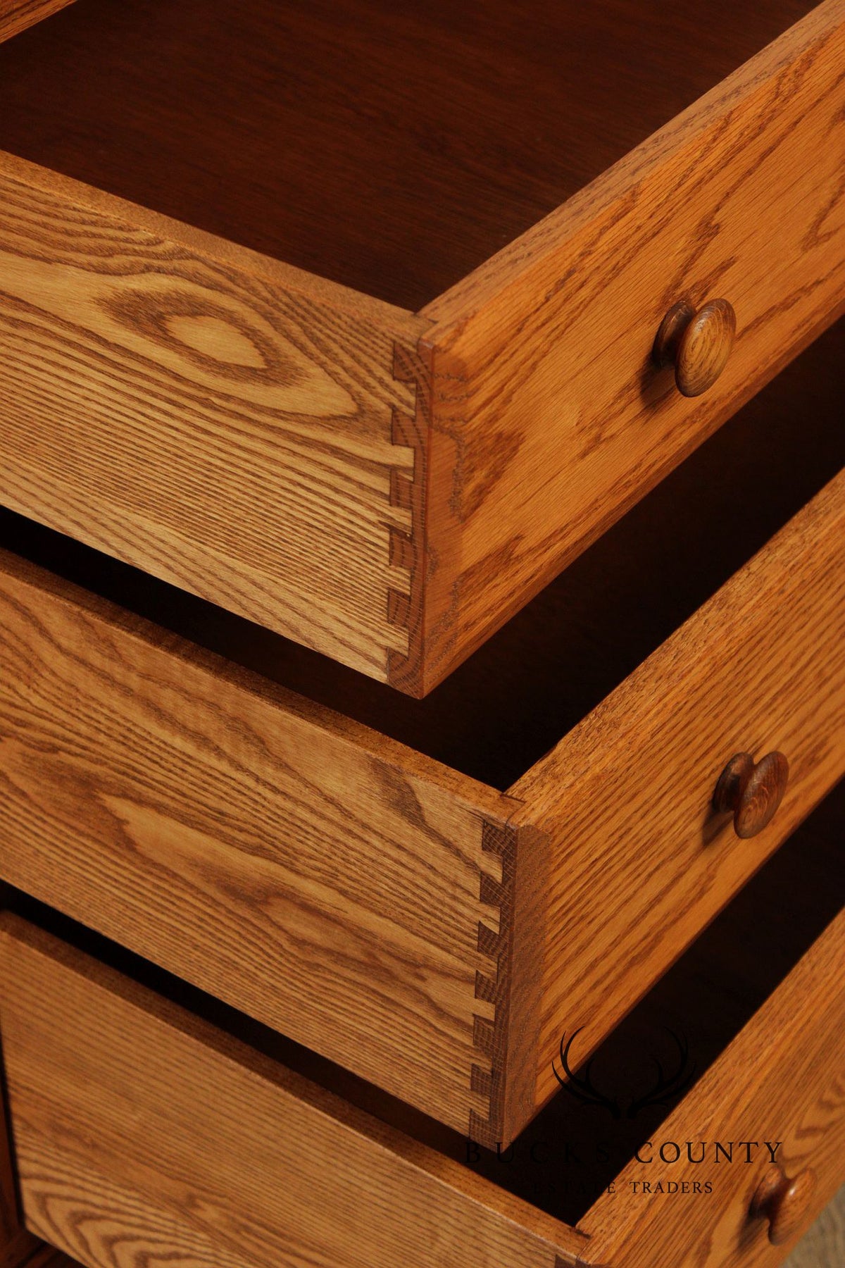 Hunt Country Furniture Country Style Oak Nine-Drawer Dresser