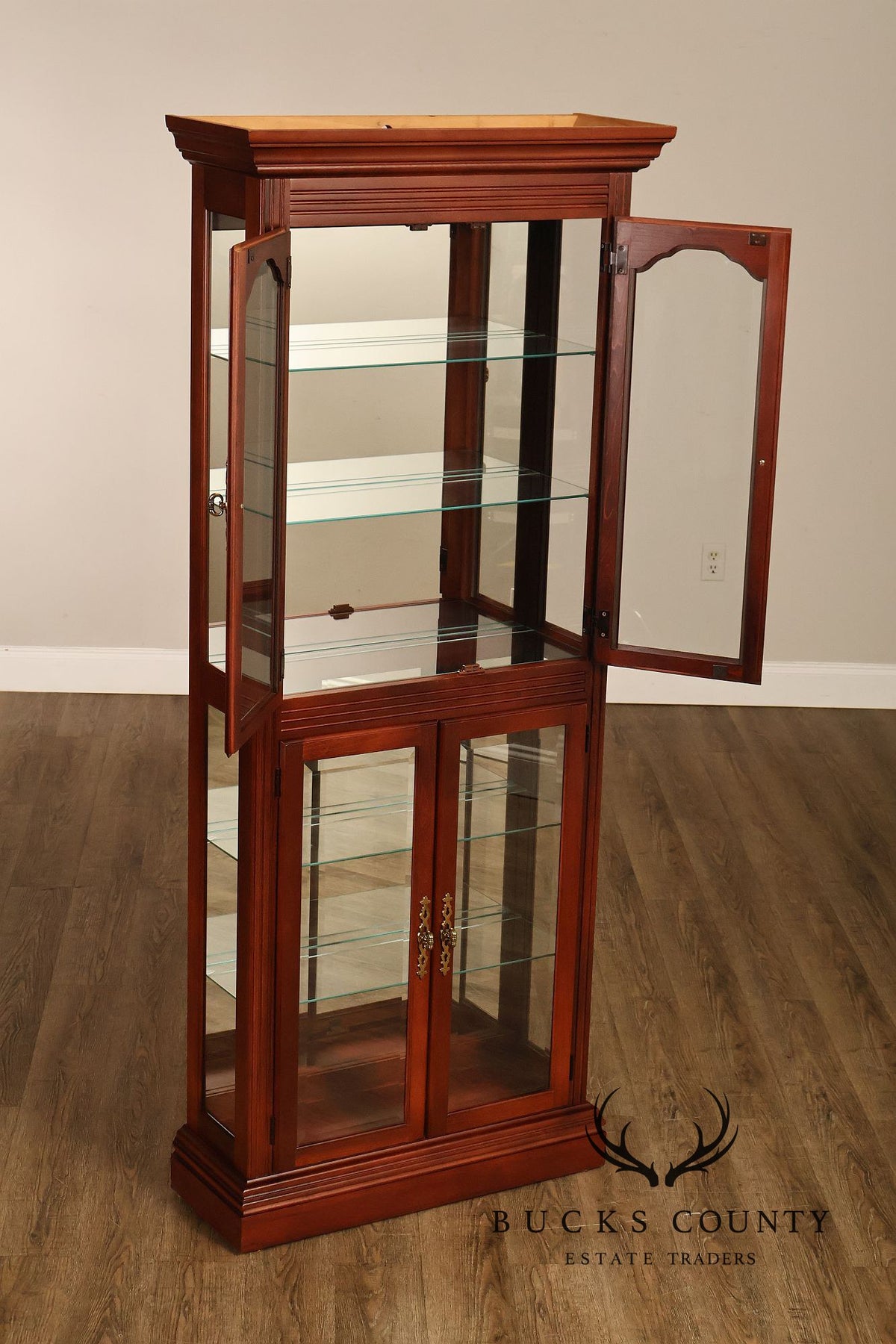 Pulaski Furniture Curio Display Cabinet