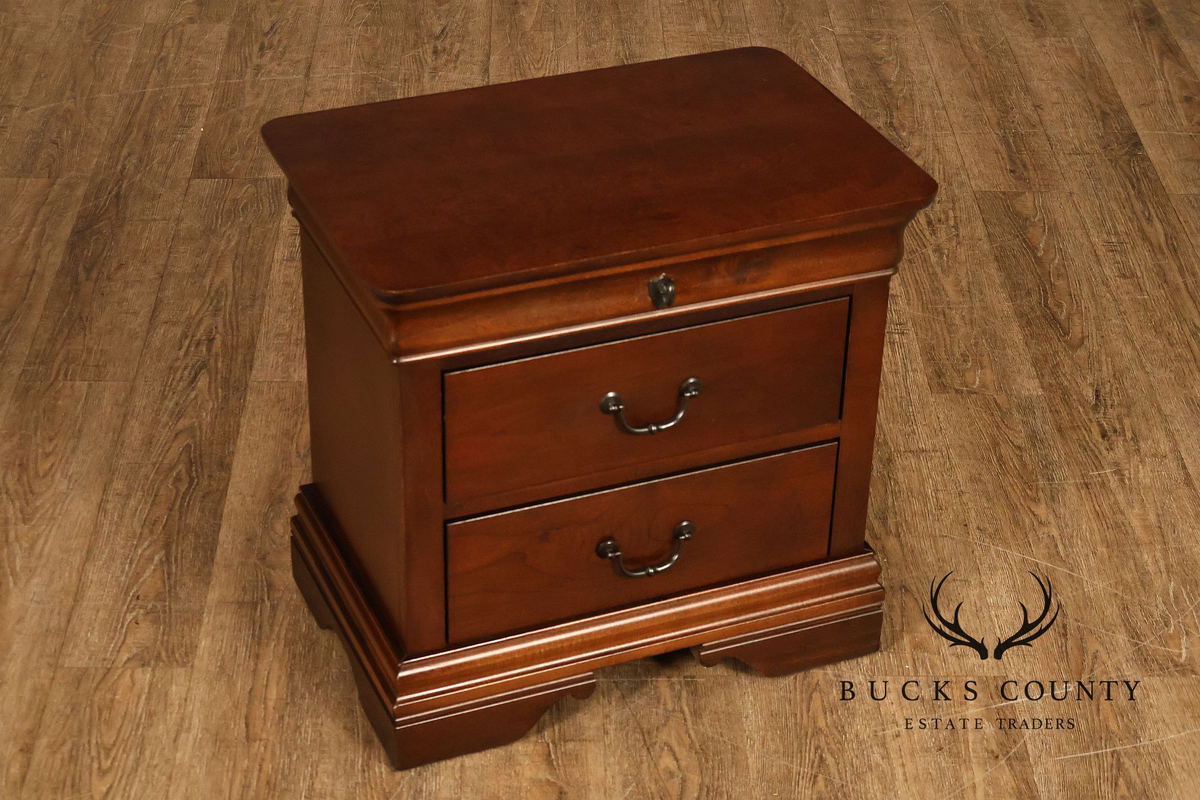 Broyhill Louis Philippe Style Pair Of Three-Drawer Nightstands