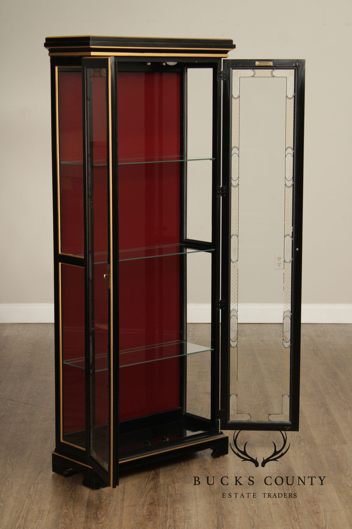 American Of Martinsville Chinoiserie Black Lacquer Lighted Curio Display Cabinet With Glass Shelves