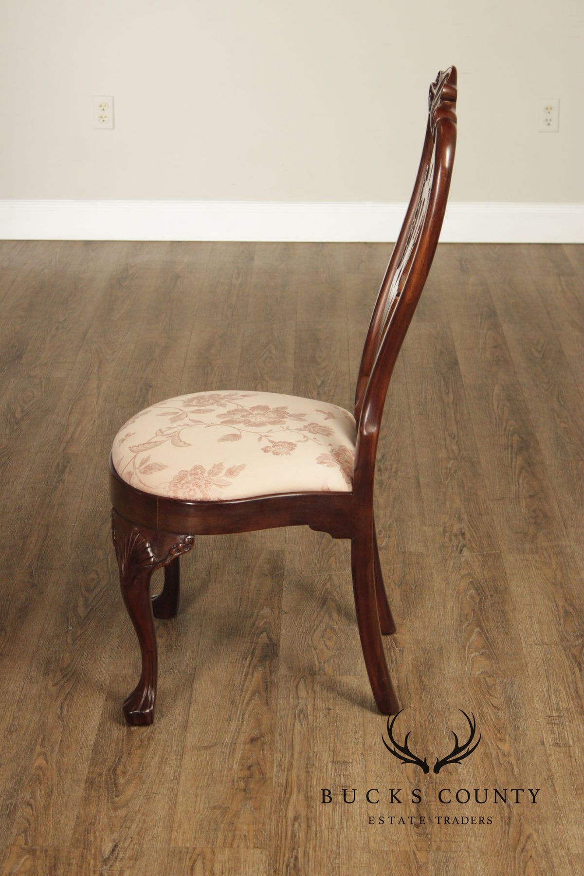 Henredon Rittenhouse Square Collection Queen Anne Style Set of Eight Mahogany Dining Chairs