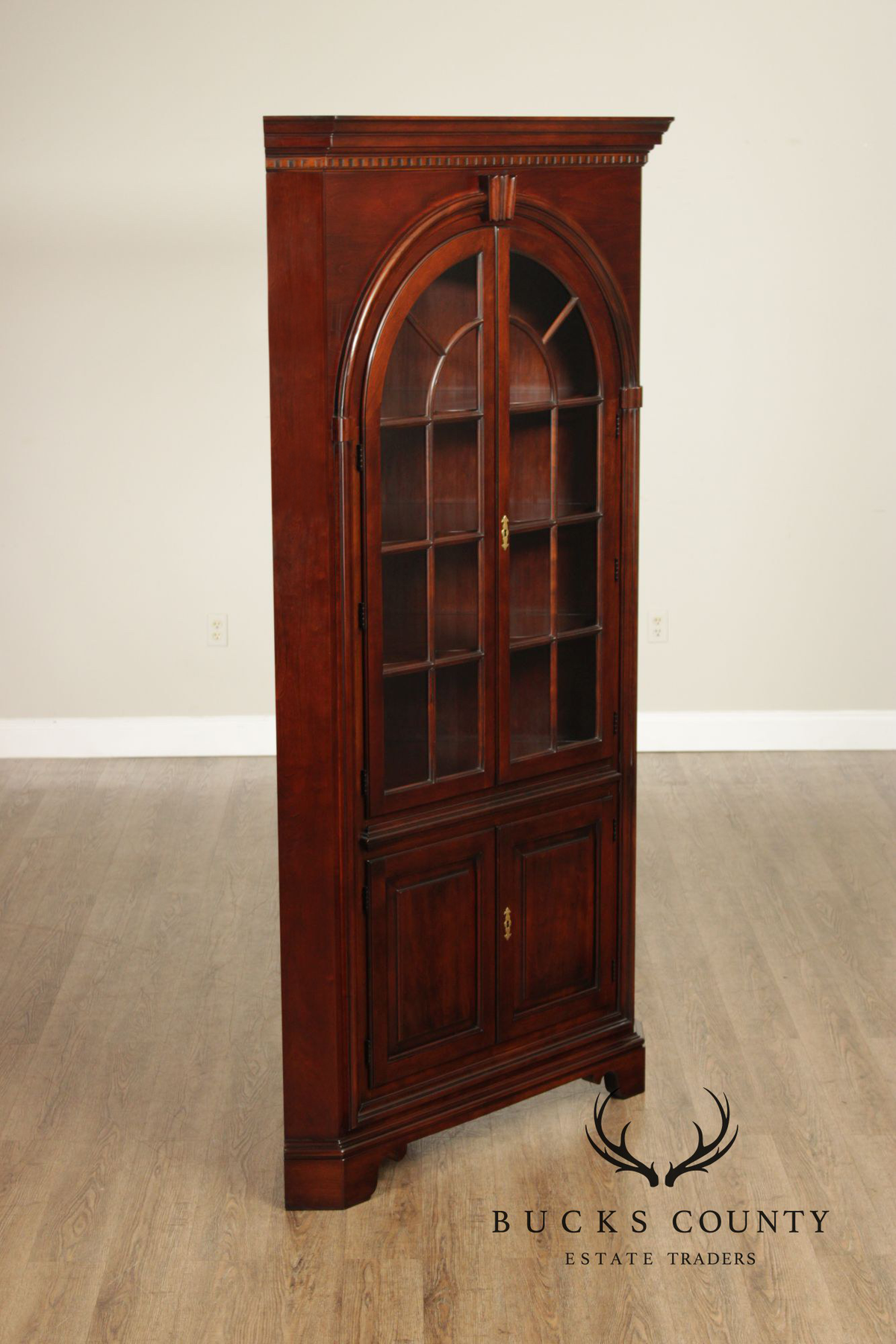 Statton Georgian Style Old Towne Cherry Corner Cabinet