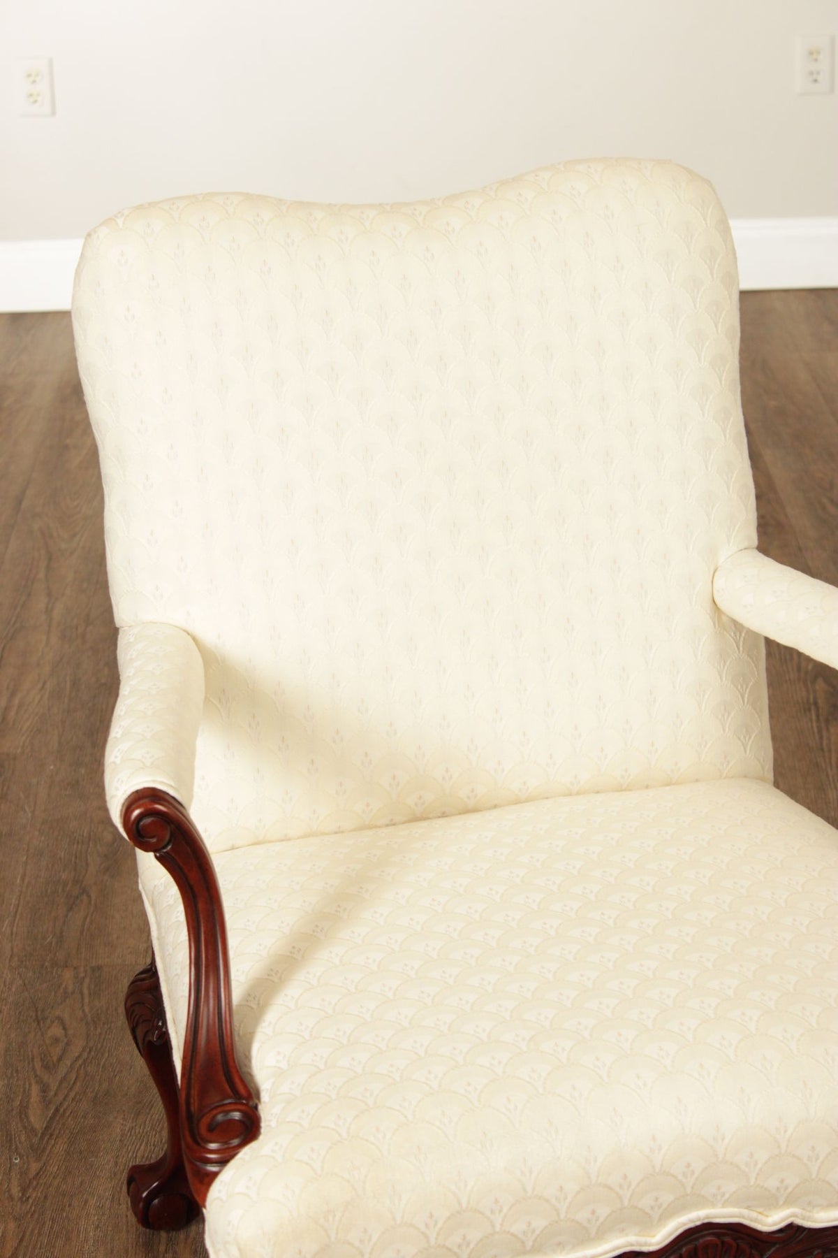 Thomasville Georgian Style Pair of Carved Mahogany Armchairs