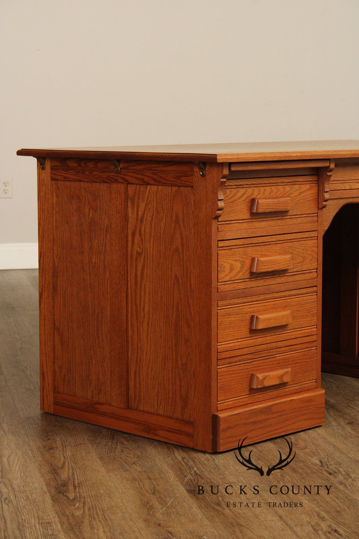 Custom Quality Traditional Solid Oak Kneehole Desk