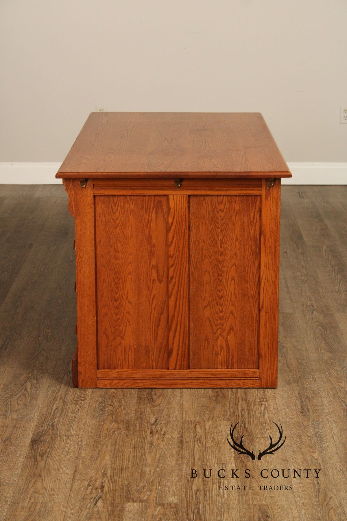 Custom Quality Traditional Solid Oak Kneehole Desk