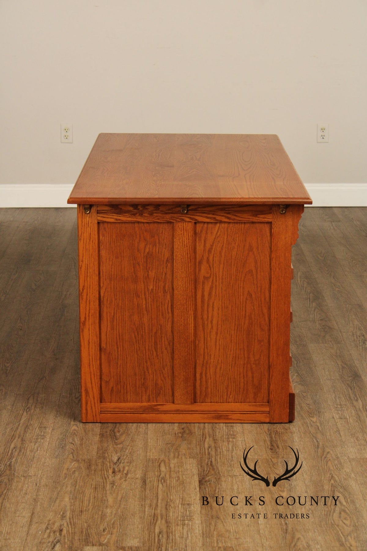 Custom Quality Traditional Solid Oak Kneehole Desk