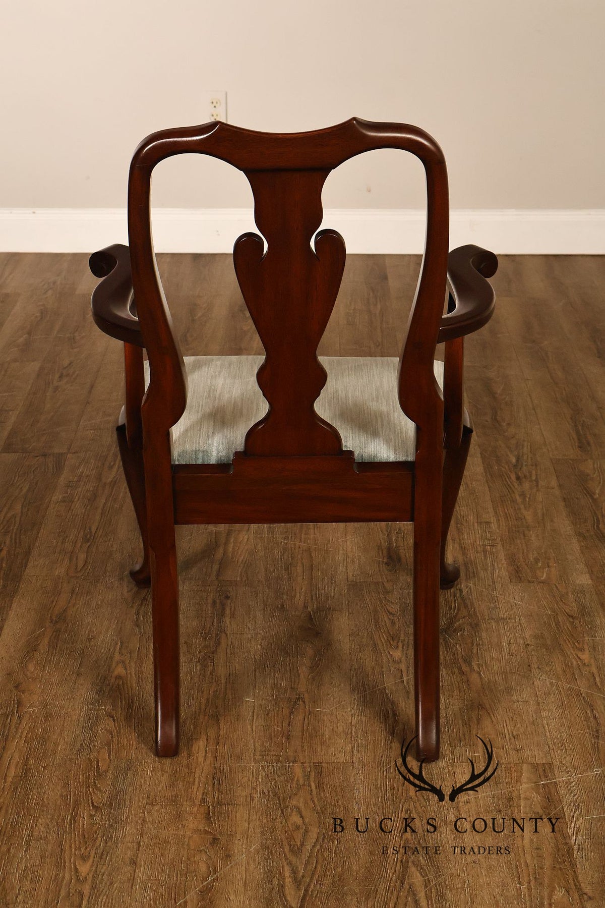 Henkel-Harris Set Of Eight Mahogany Queen Anne Dining Chairs