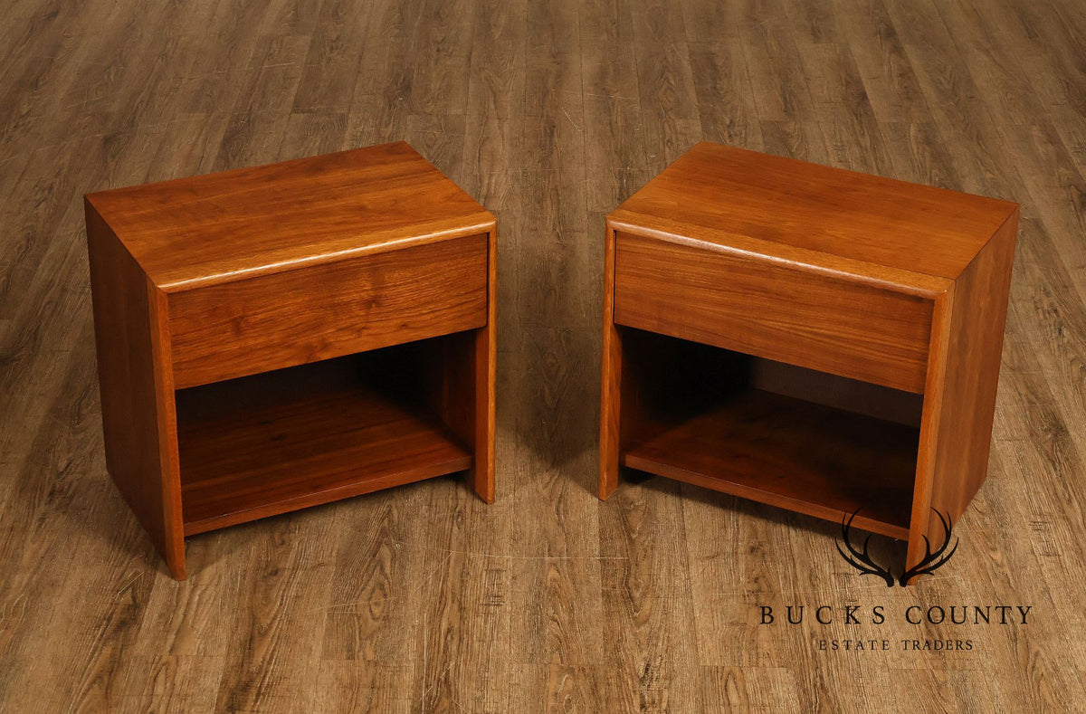 Lane Mid Century Modern Pair of Walnut One-Drawer Nightstands