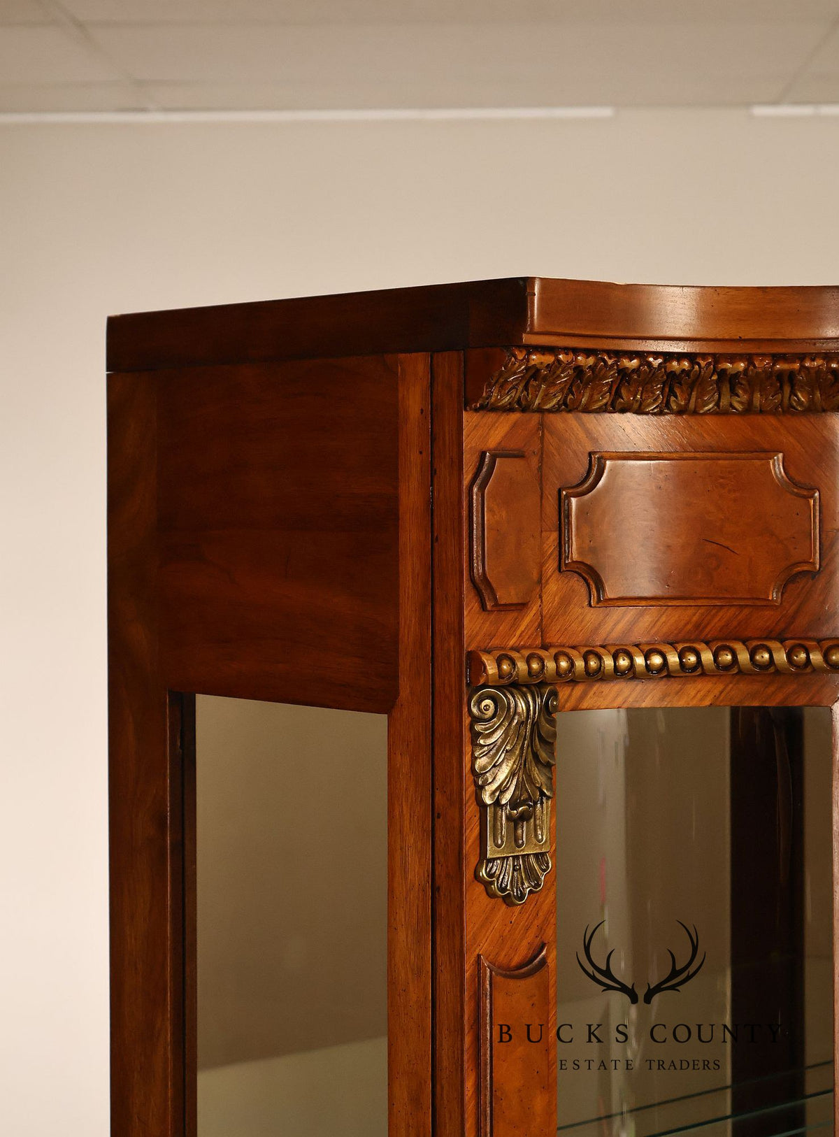 Henredon Grand Provenance Collection Lighted Glass Display Curio Cabinet