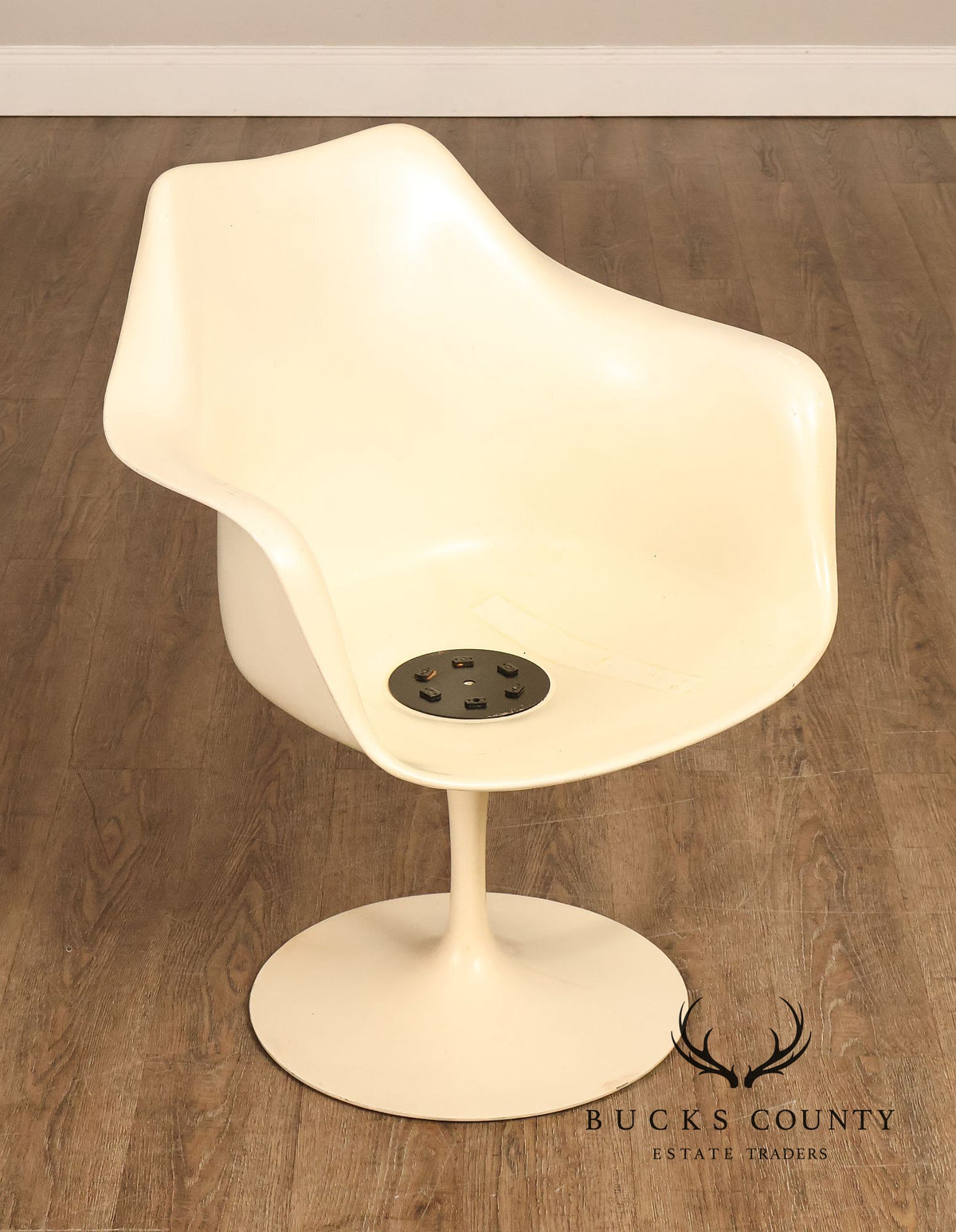 Eero Saarinen Mid Century Modern Tulip Armchair