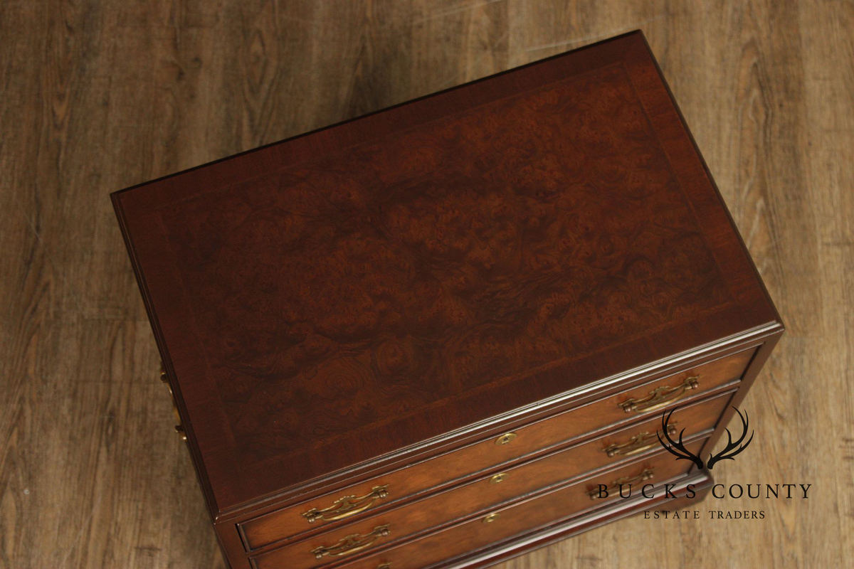 Kittinger Georgian Style Pair of Mahogany Three-Drawer Chests Nightstands
