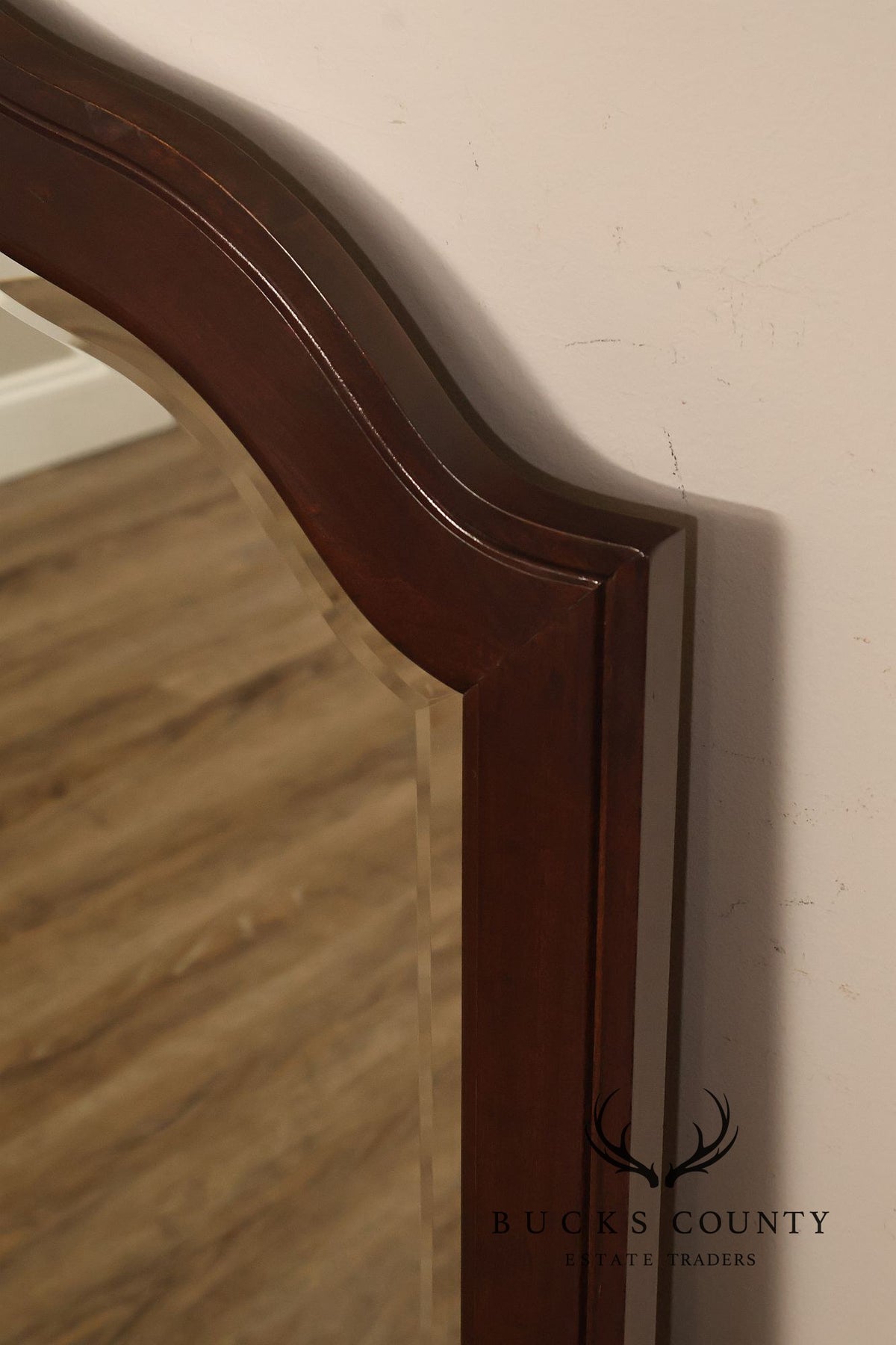Thomasville 'Collectors Cherry' Tri-Fold Dresser Mirror
