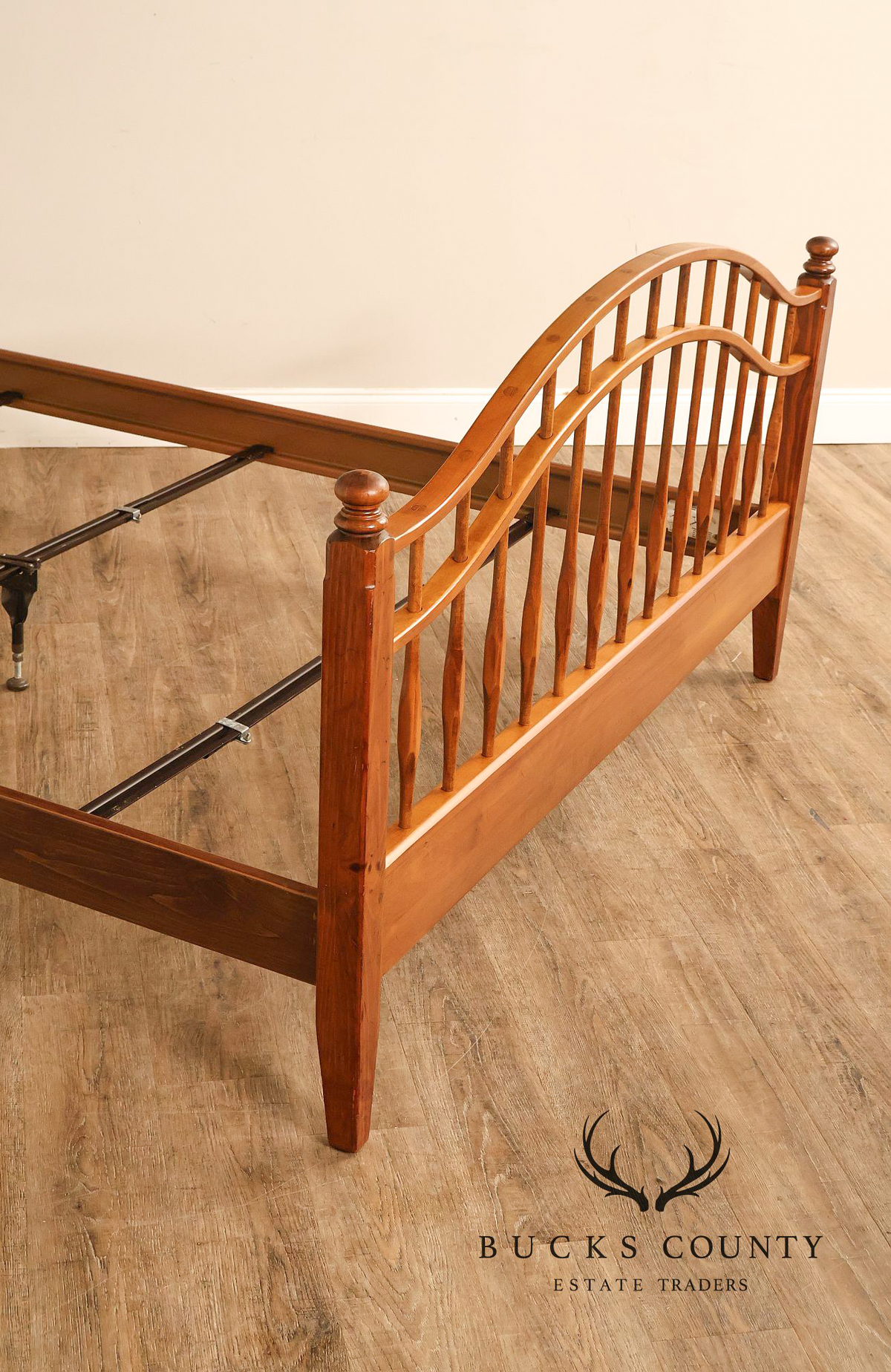 Ethan Allen 'Country Crossings' Queen Size Windsor Bed