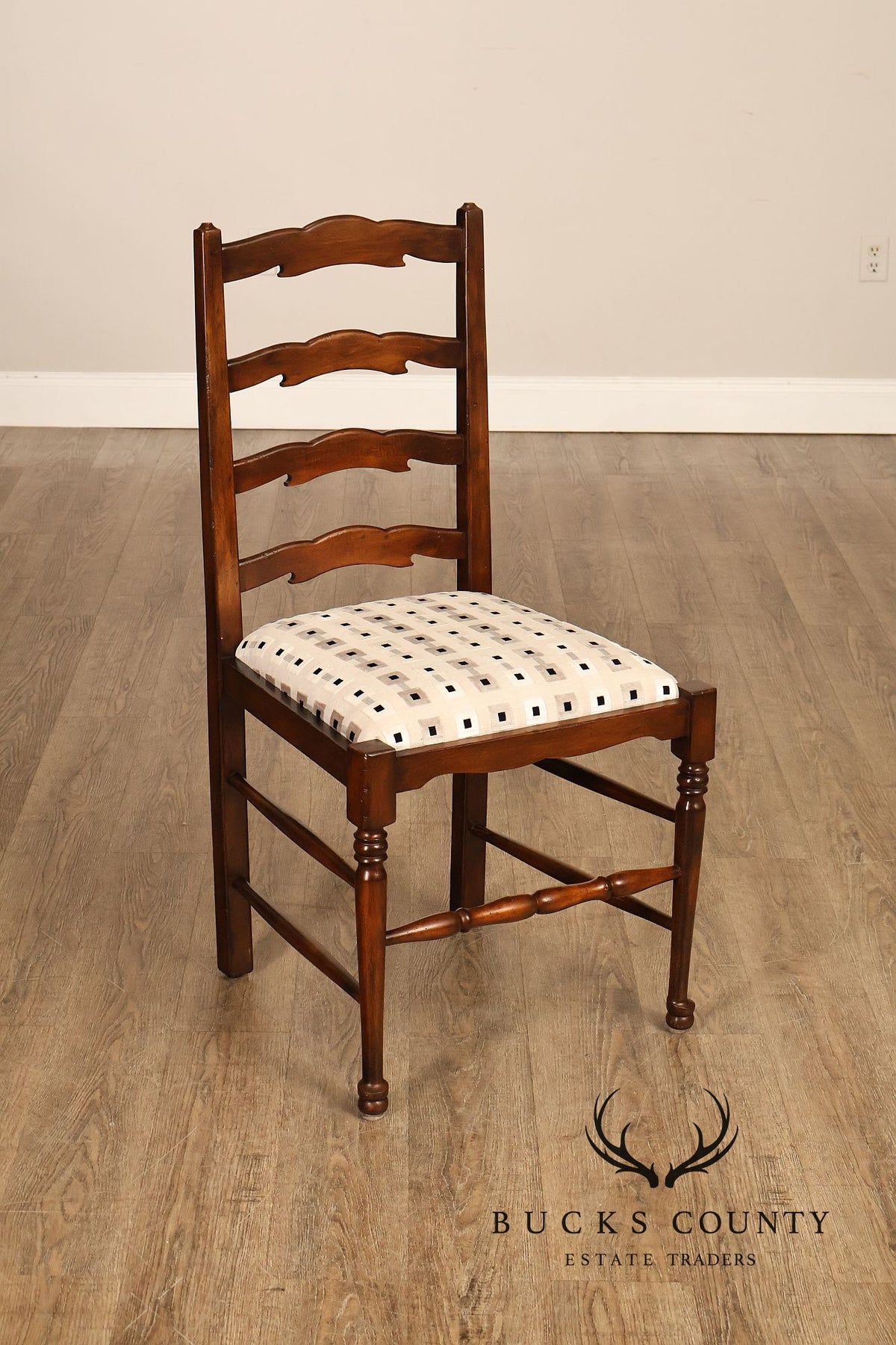 English Traditional Set Of Eight Custom Quality Ladderback Dining Chairs