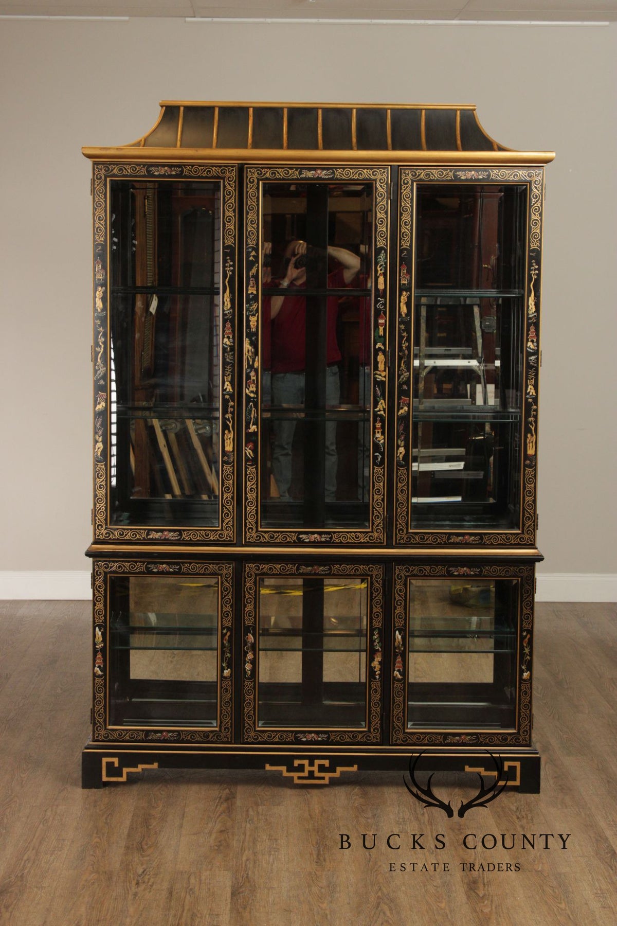 PULASKI FURNITURE CHINOISERIE PAGODA DISPLAY CABINET