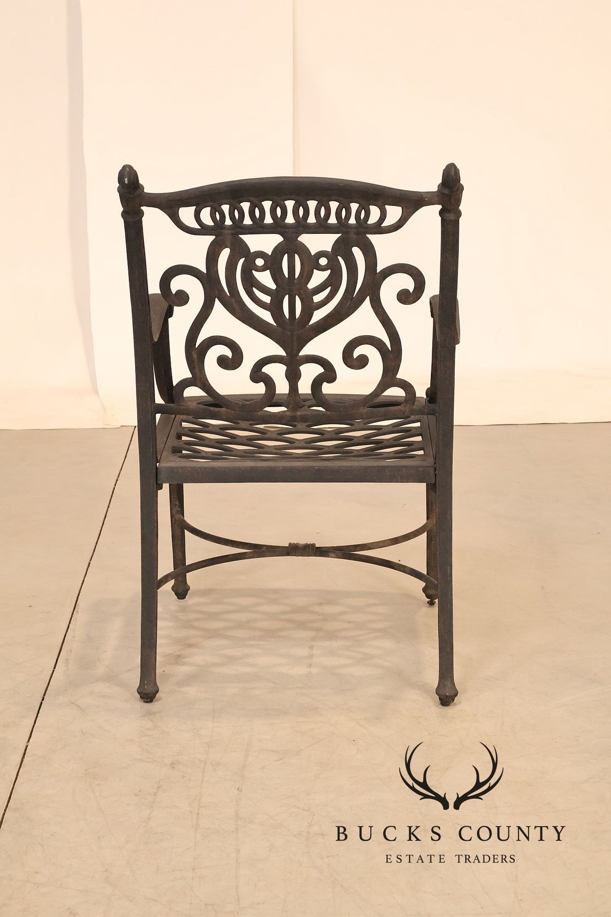 Hanamint Outdoor Round Cast Aluminum Dining Table and Chair Set