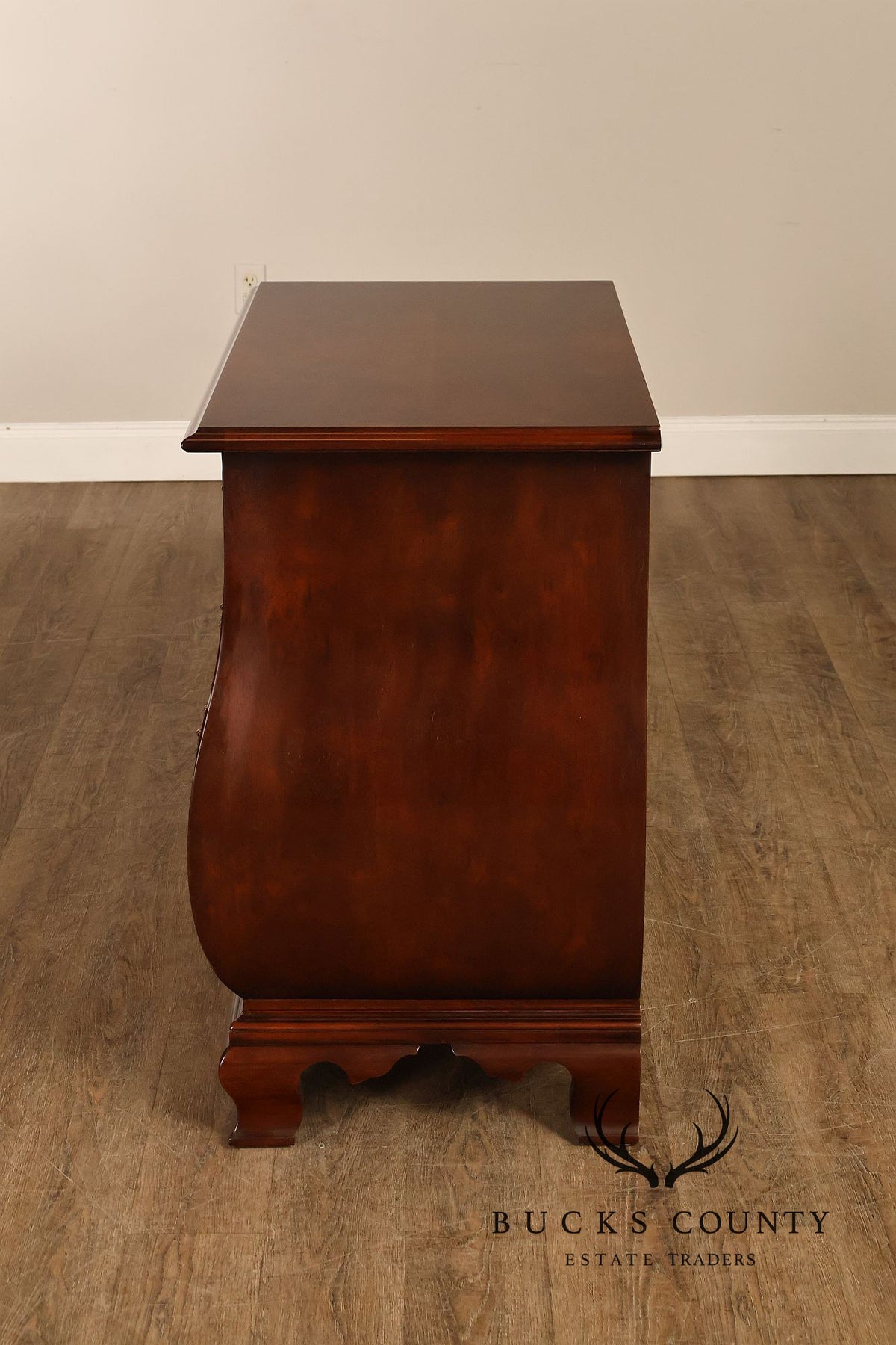 Henredon Chinese Chippendale Style Pair of Mahogany Bombe Chests