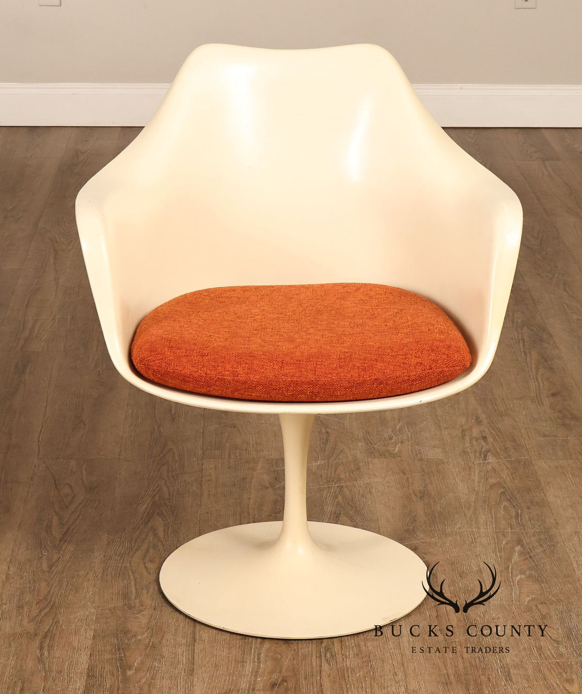 Eero Saarinen Mid Century Modern Tulip Armchair