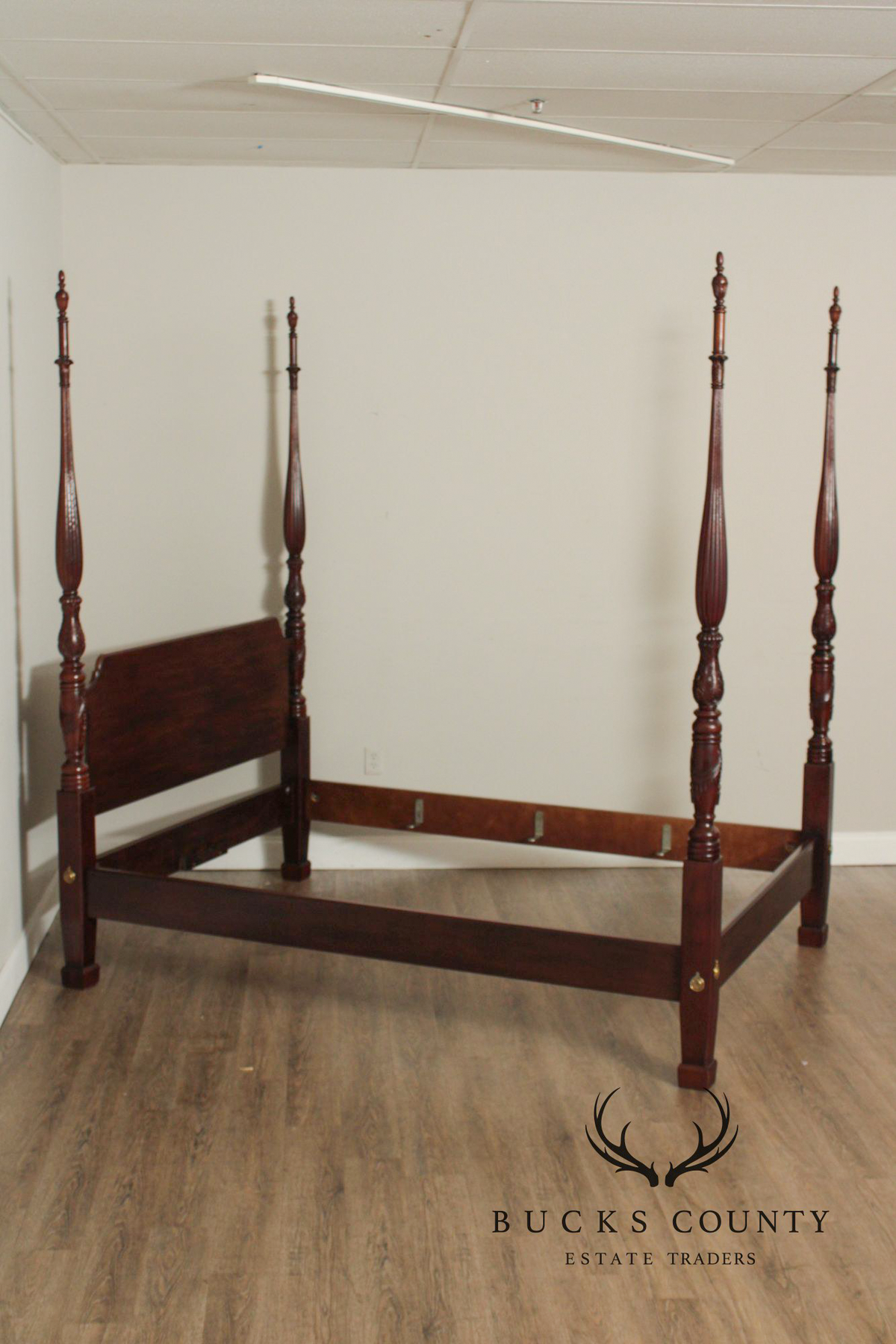 Henredon Georgian Chippendale Style Mahogany Traditional Queen Poster Bed