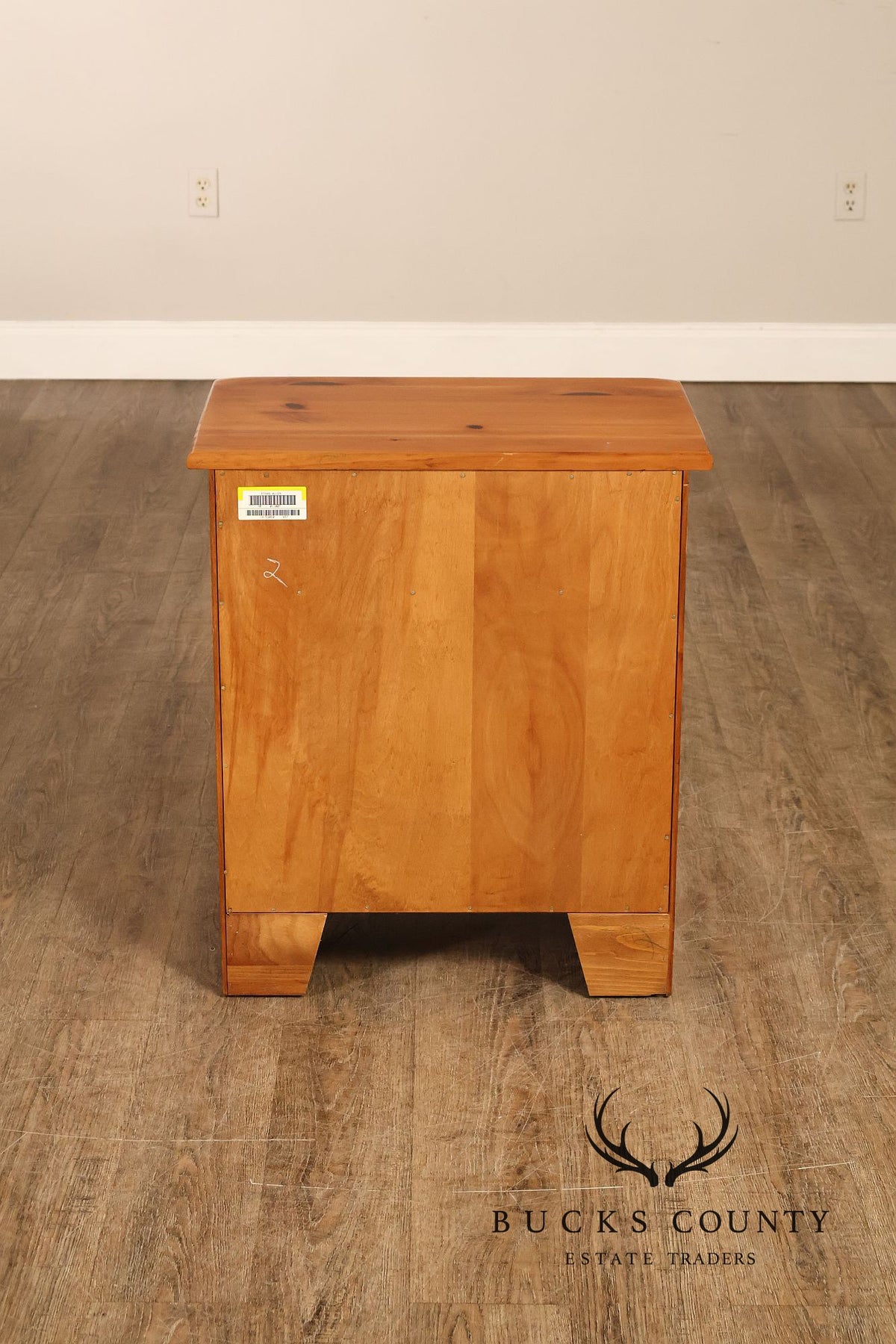 Ethan Allen Early American Style Pair of Pine Nightstands