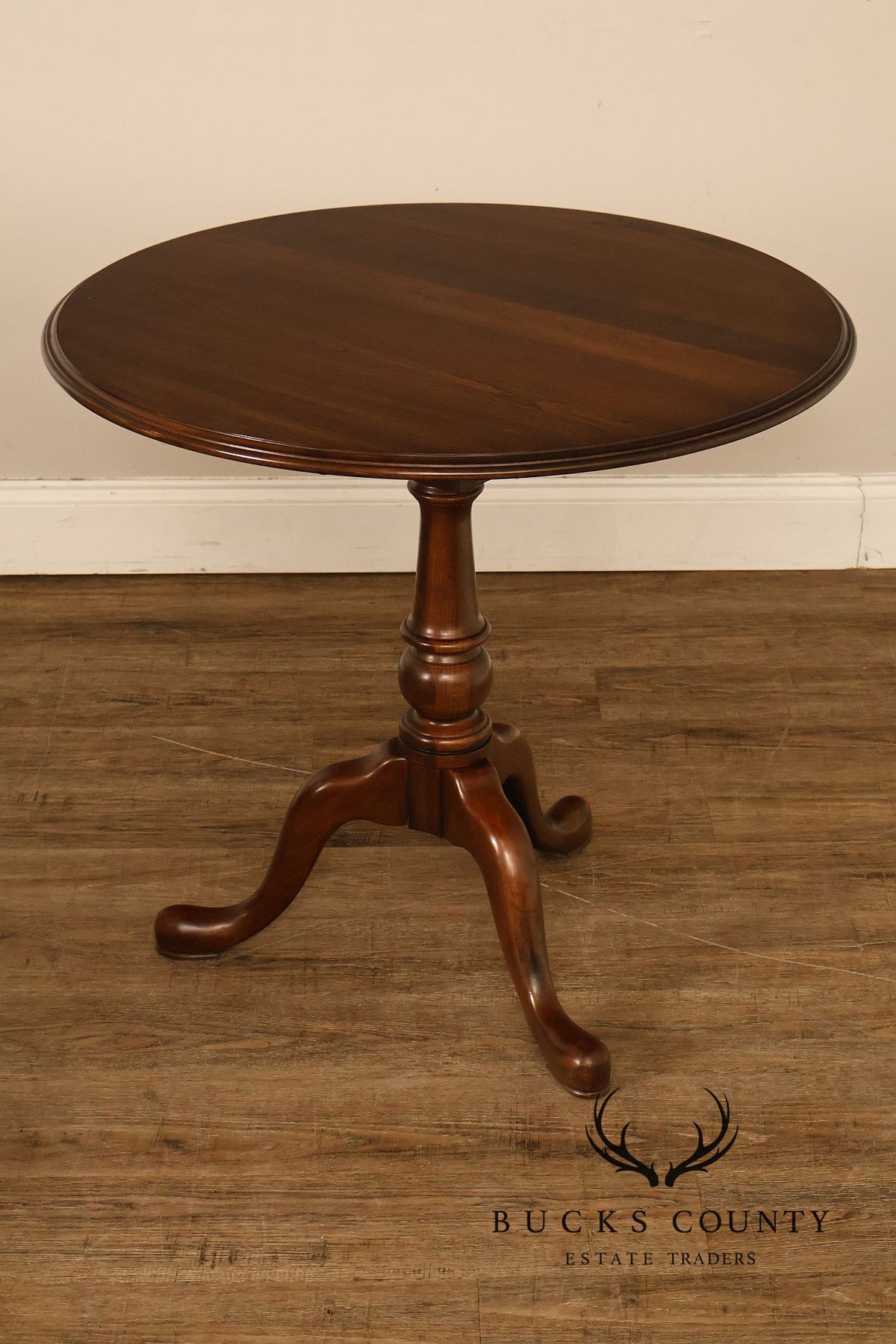 Traditional Tilt Top Pedestal Accent Table Tea Table