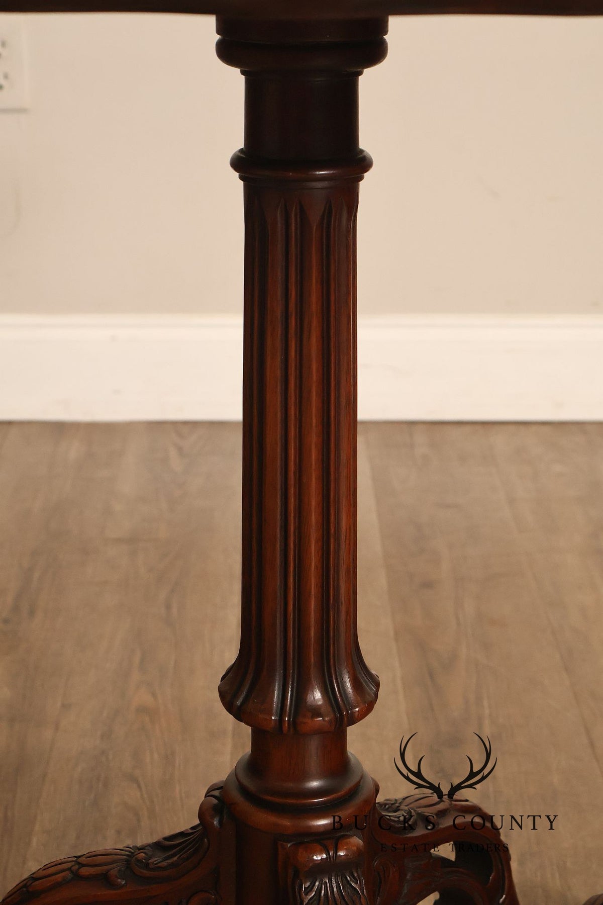 Queen Anne Style Flame Mahogany Pie Crust Top Pedestal Table