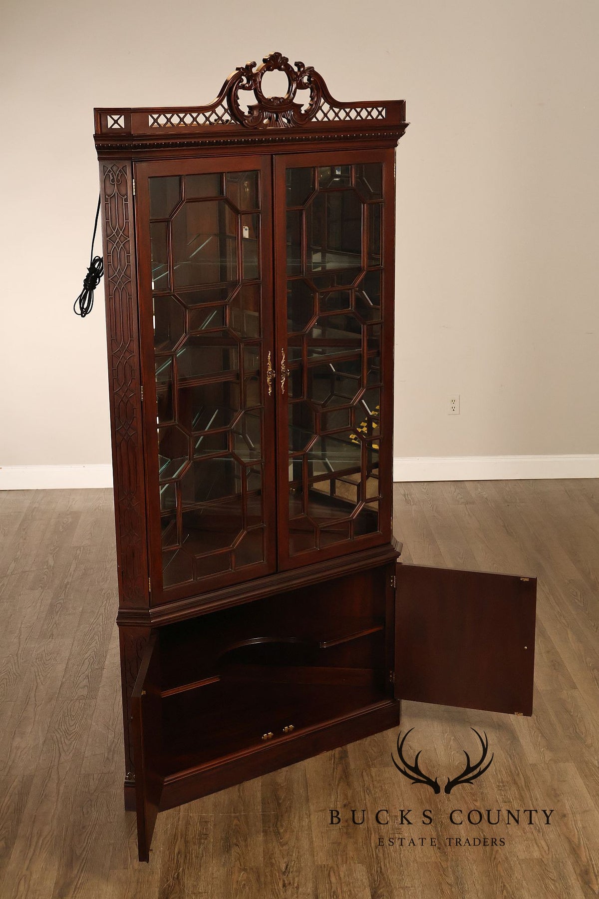 Henkel Harris Chippendale Style Genuine Mahogany Corner Cabinet