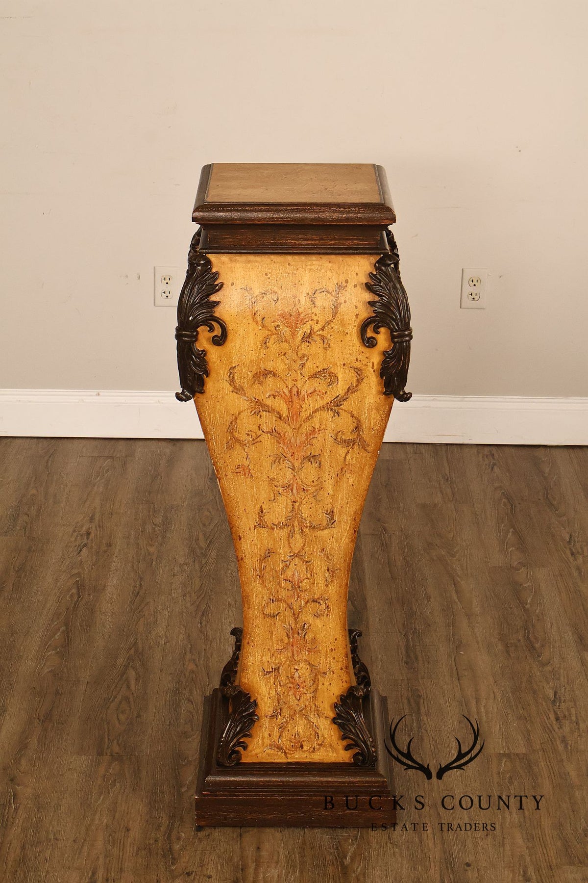 Neoclassical Style Pair Of Painted Pedestal Stands With Acanthus Leaf Decoration