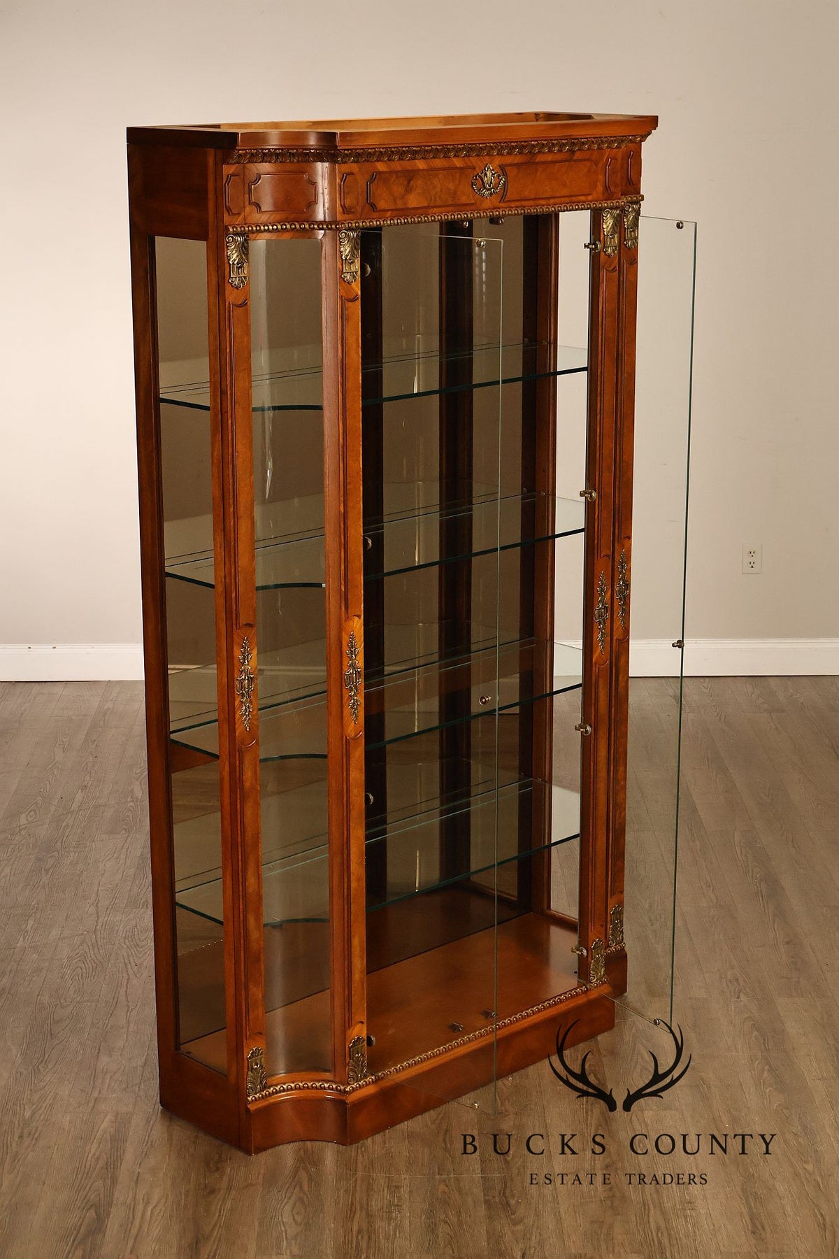Henredon Grand Provenance Collection Lighted Glass Display Curio Cabinet
