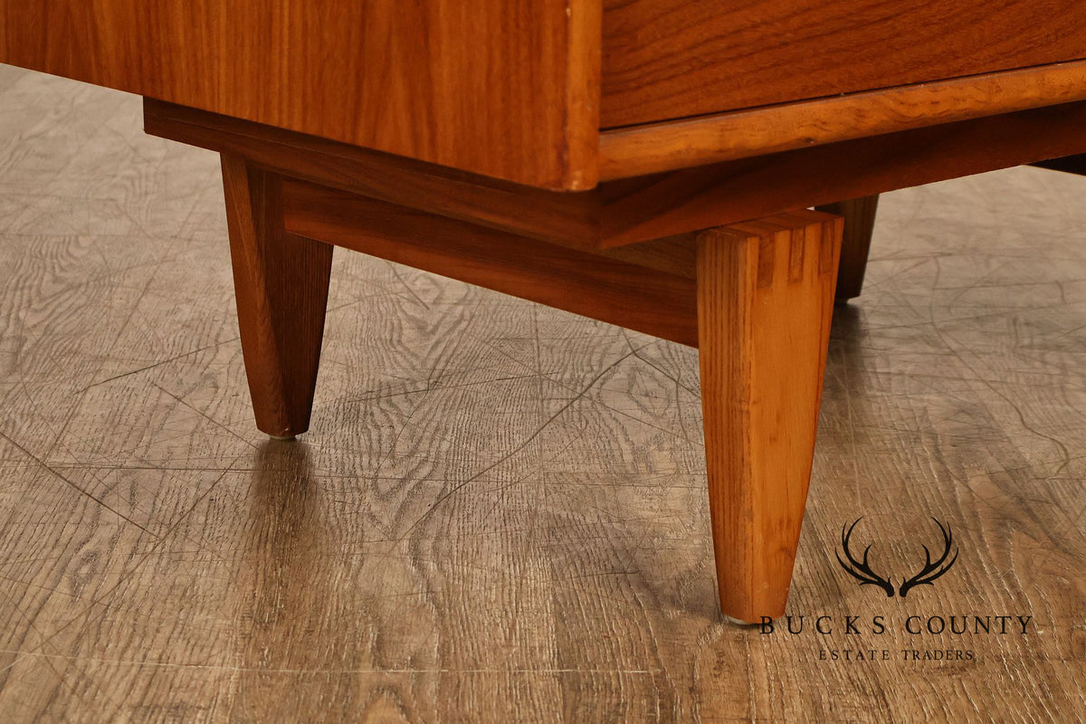 Stanley Furniture Mid Century Modern Chest of Drawers
