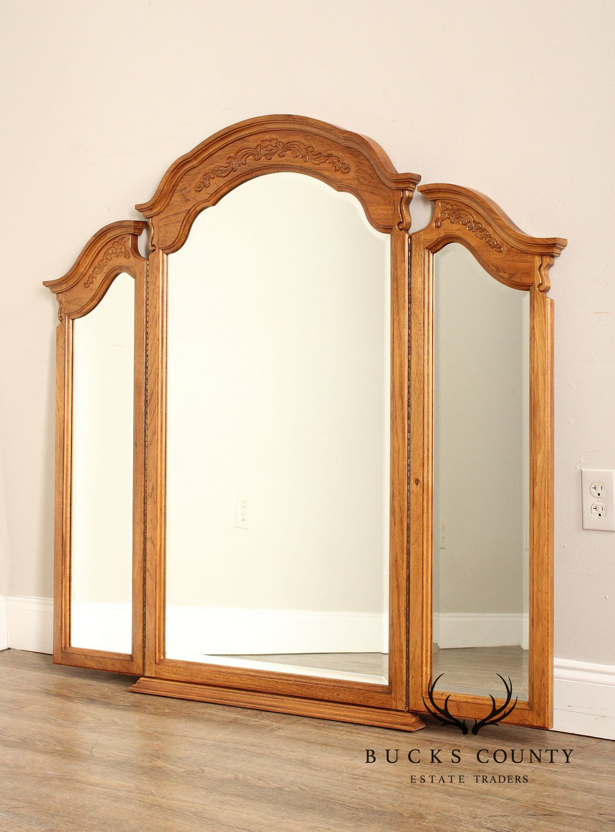 Thomasville 'Camille' French Provincial Style Tri-Fold Dresser Mirror